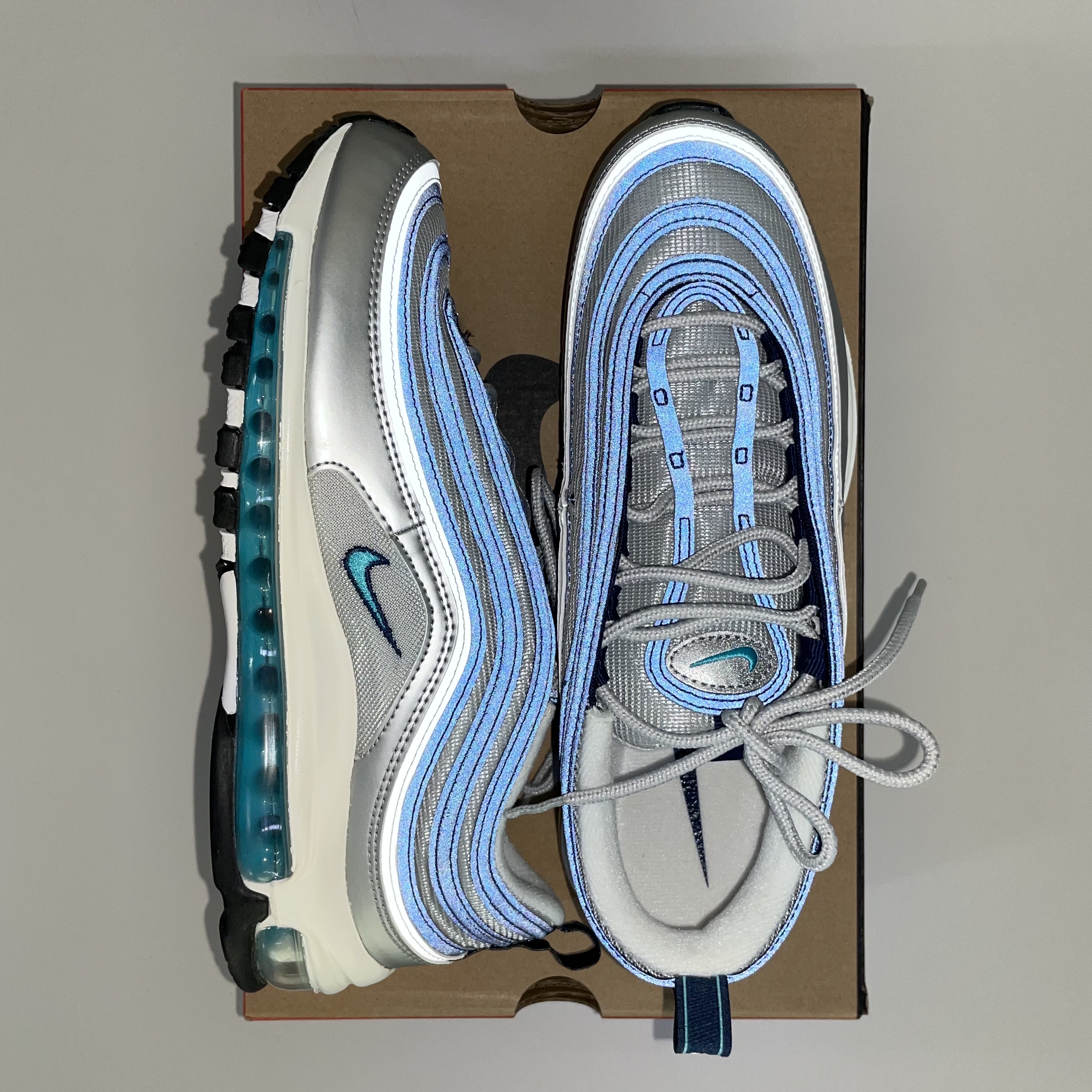 Nike Air Max 97 OG Metallic Silver and Chlorine Blue 착용 스타일 - 1