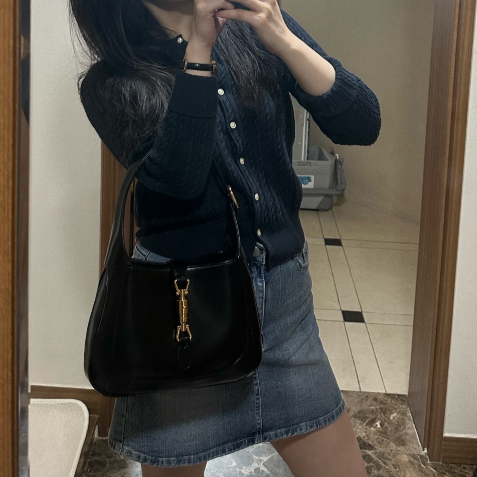 Gucci Jackie 1961 Mini Shoulder Bag Black 착용 스타일