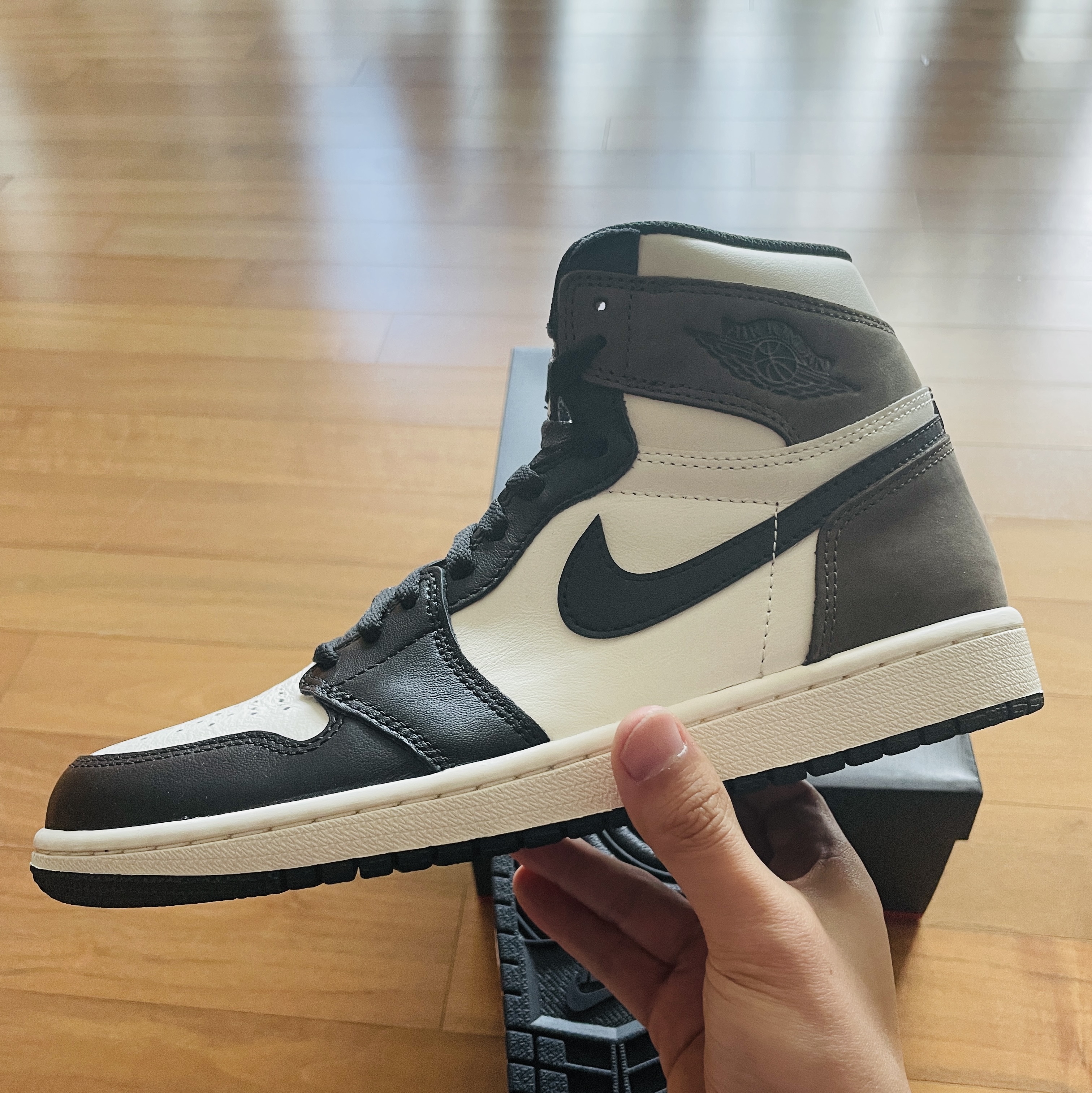 Jordan 1 Retro High OG Black Mocha 착용 스타일
