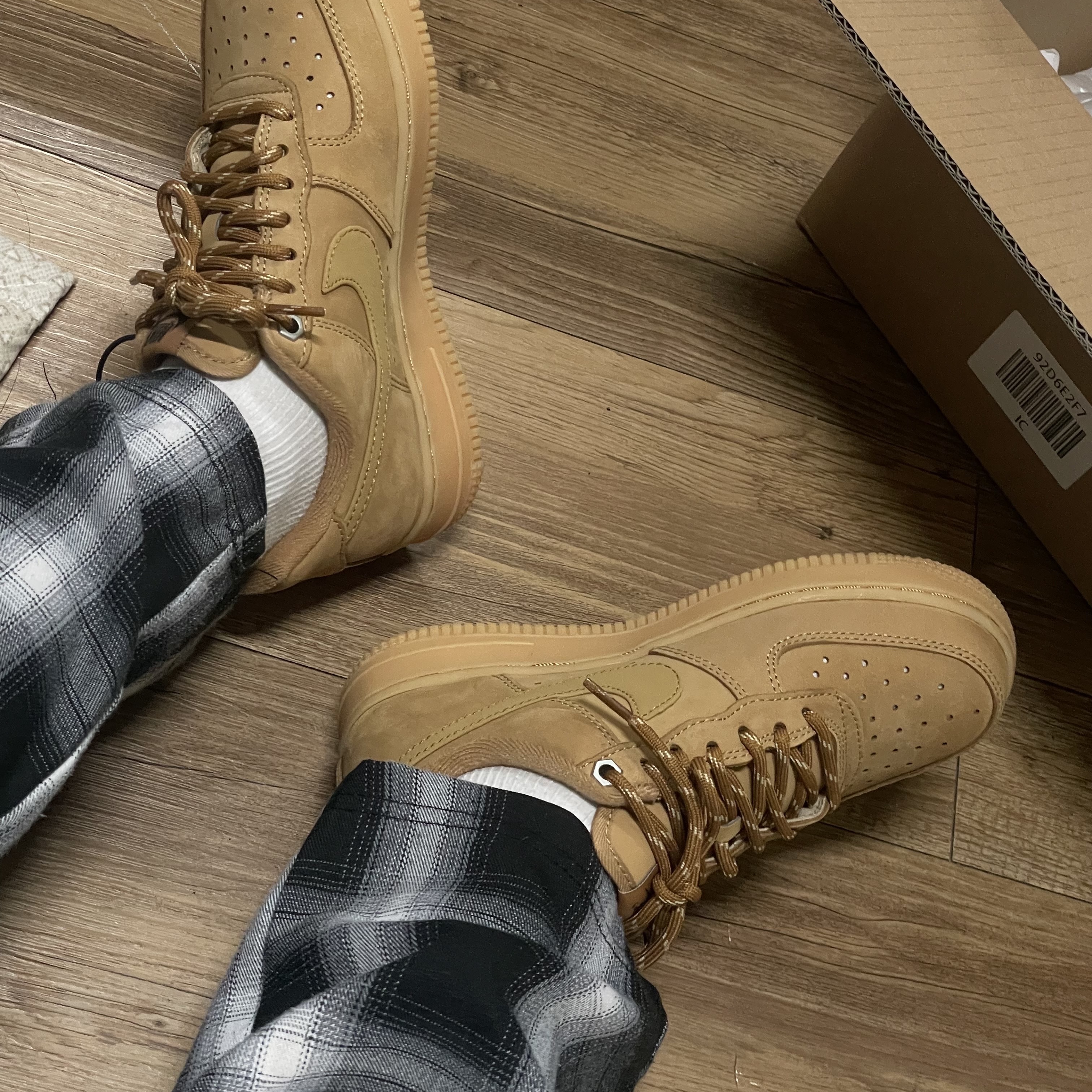 Nike Air Force 1 '07 WB Flax 착용 스타일