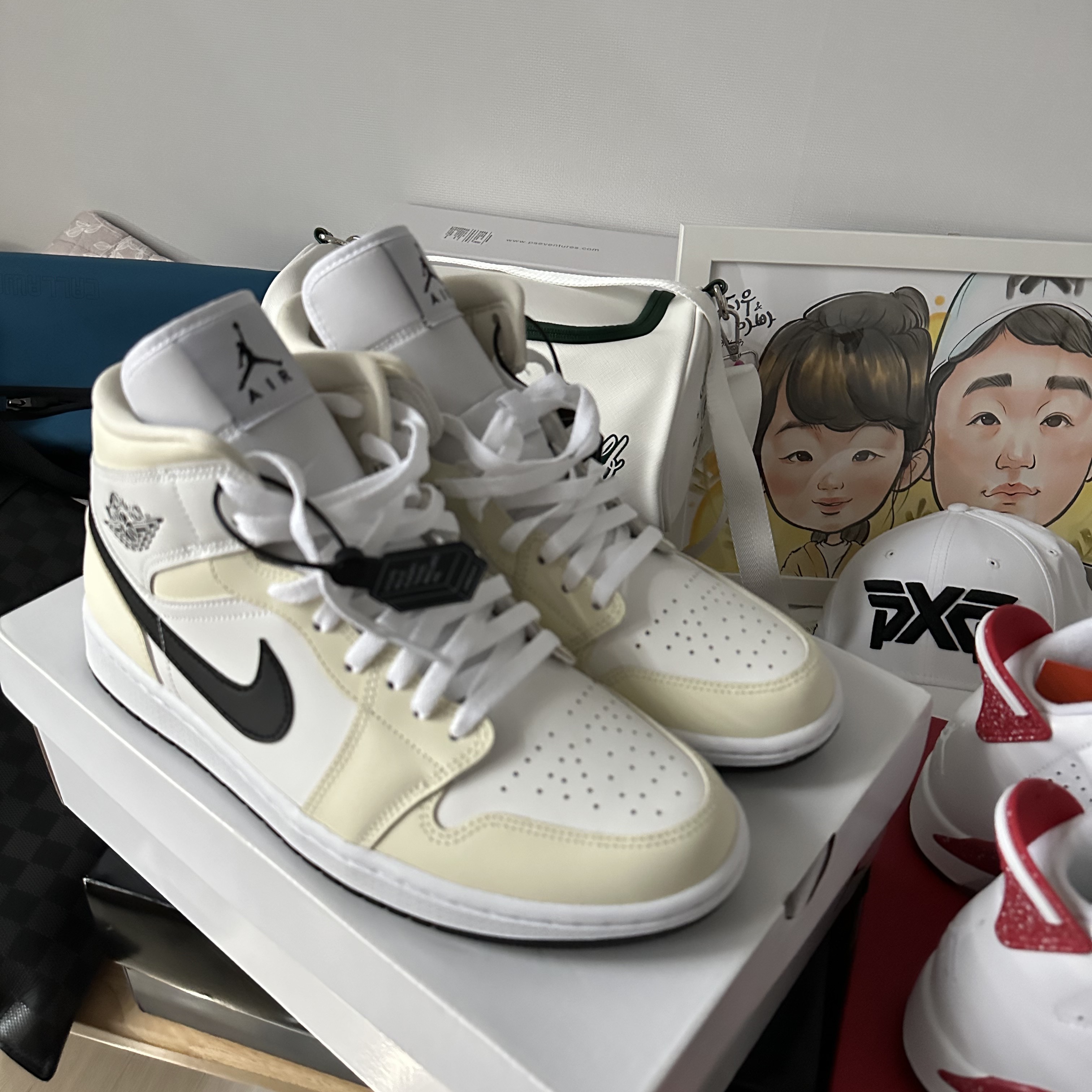 (W) Jordan 1 Mid Coconut Milk 착용 스타일 - 1