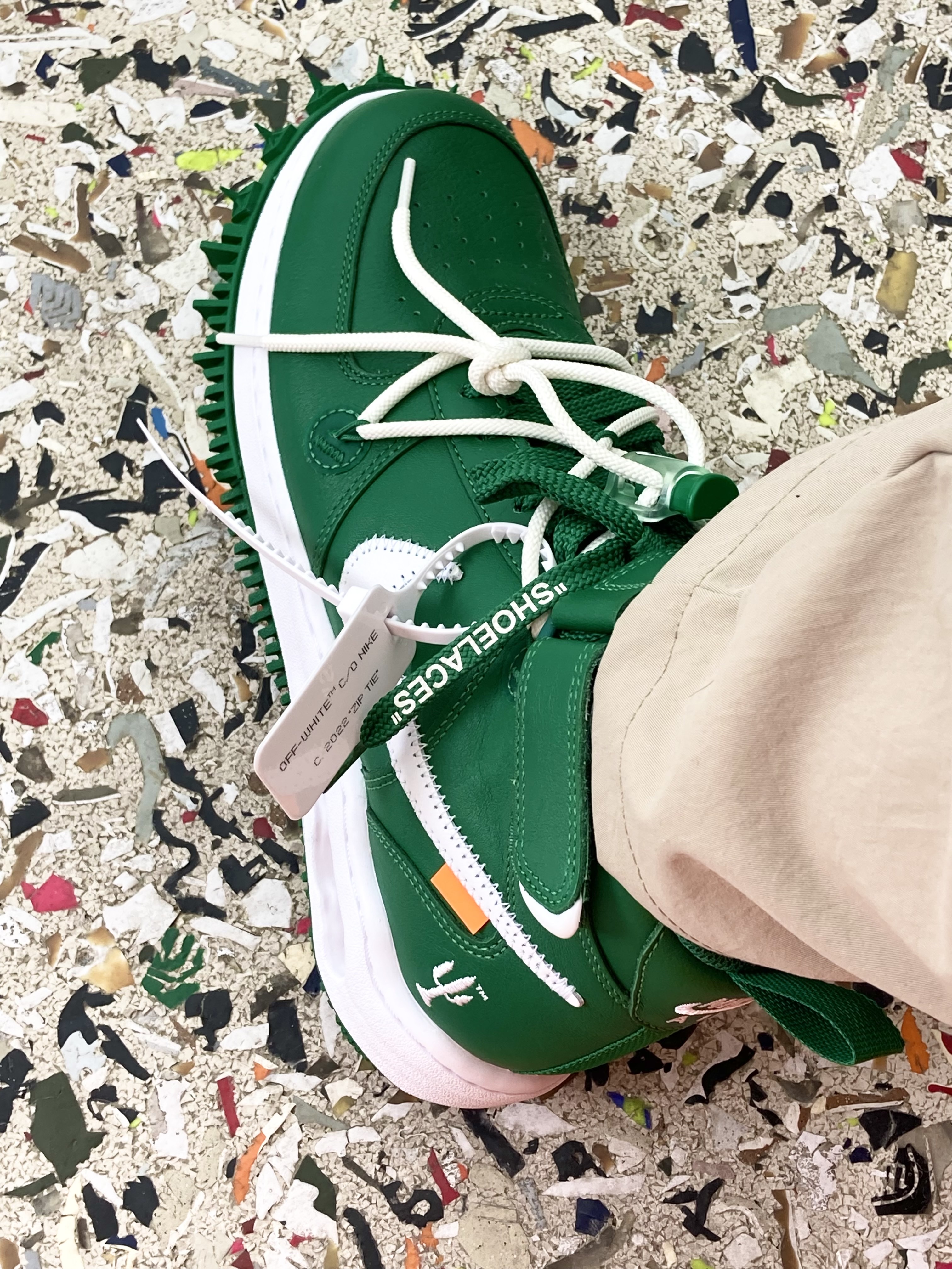 Nike x Off-White Air Force 1 Mid SP Leather Pine Green 착용 스타일 - 2