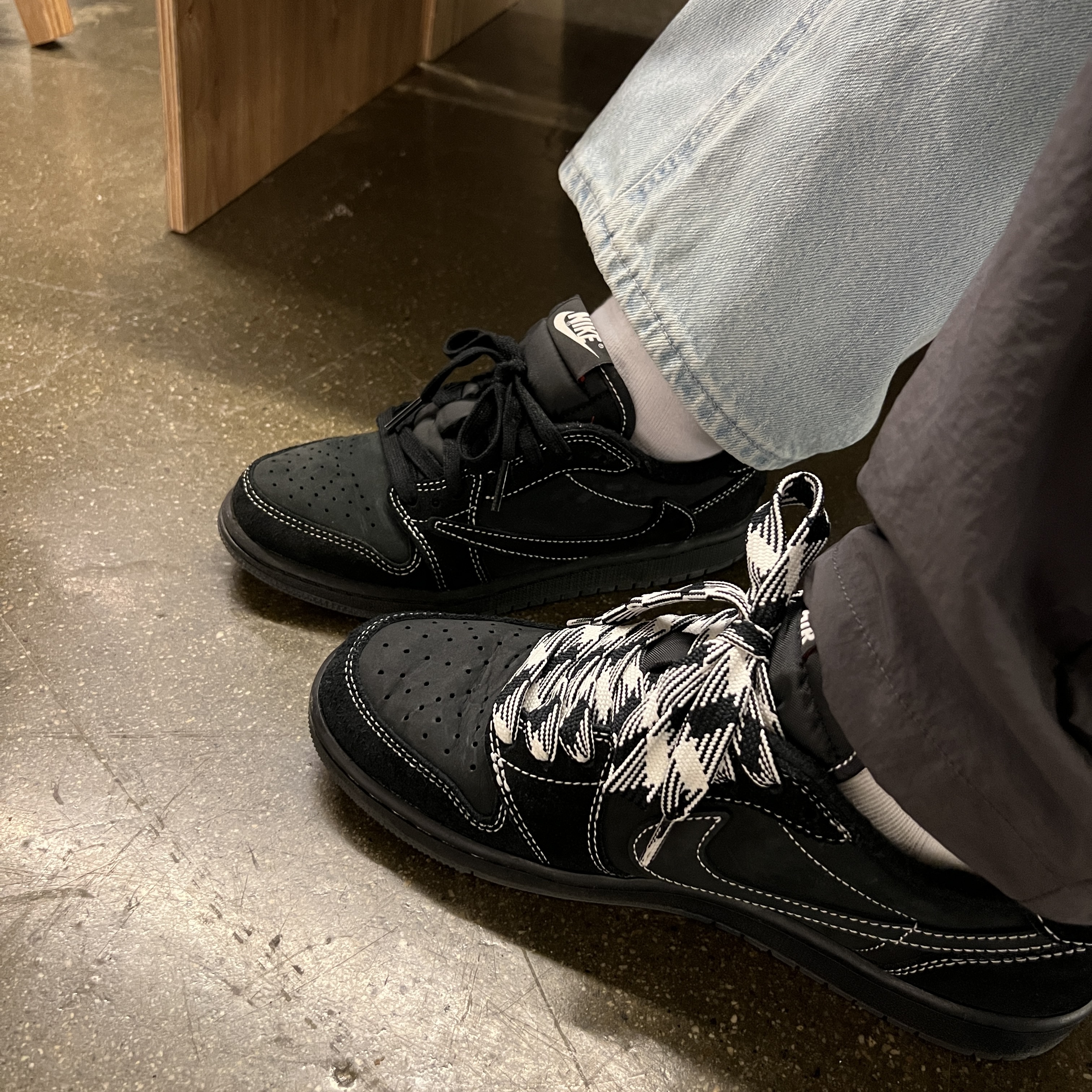 Jordan 1 x Travis Scott Retro Low OG SP Black Phantom, (PS) Jordan 1 x Travis Scott Retro Low OG SP Black Phantom 착용 스타일
