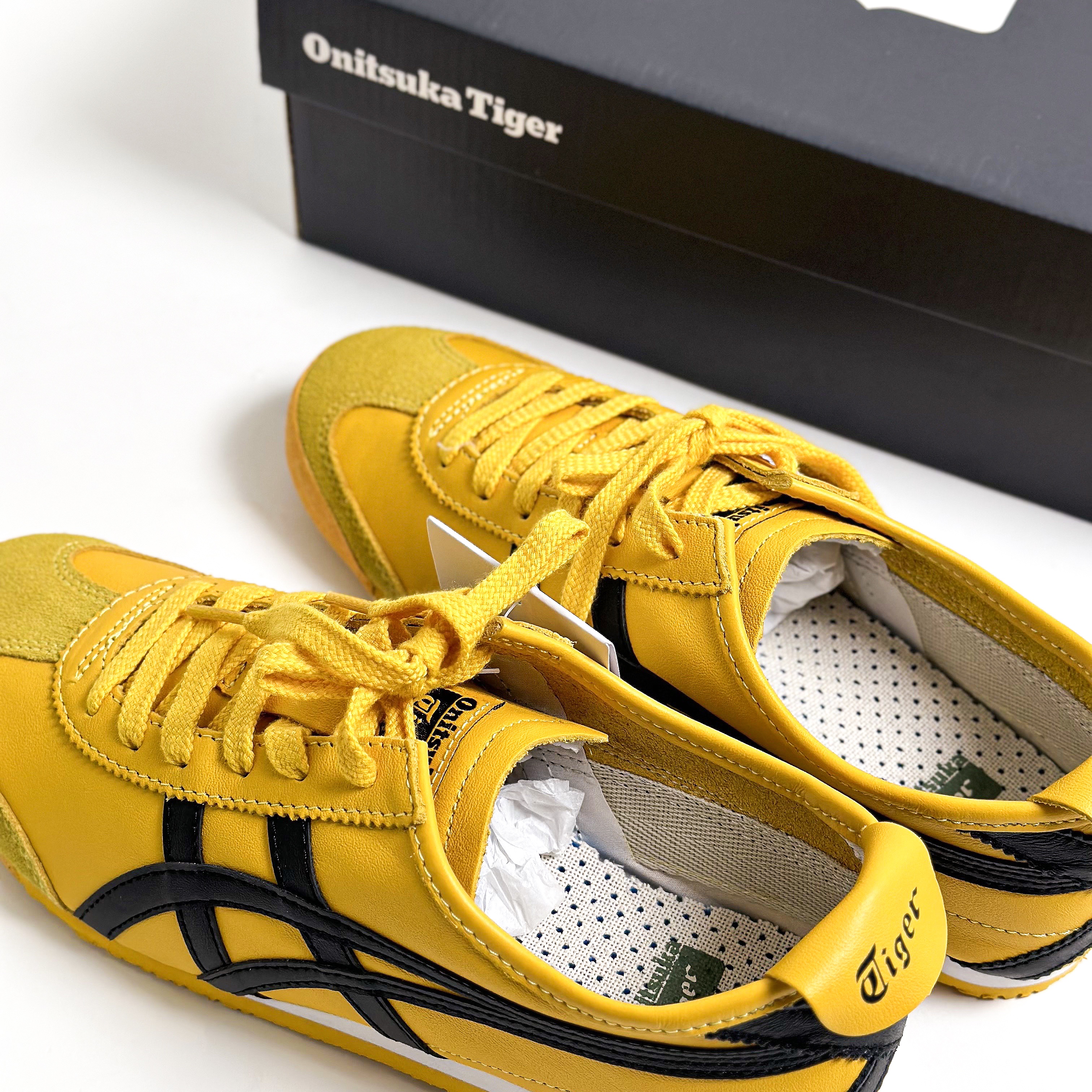 Onitsuka Tiger Mexico 66 Yellow Black 착용 스타일 - 1
