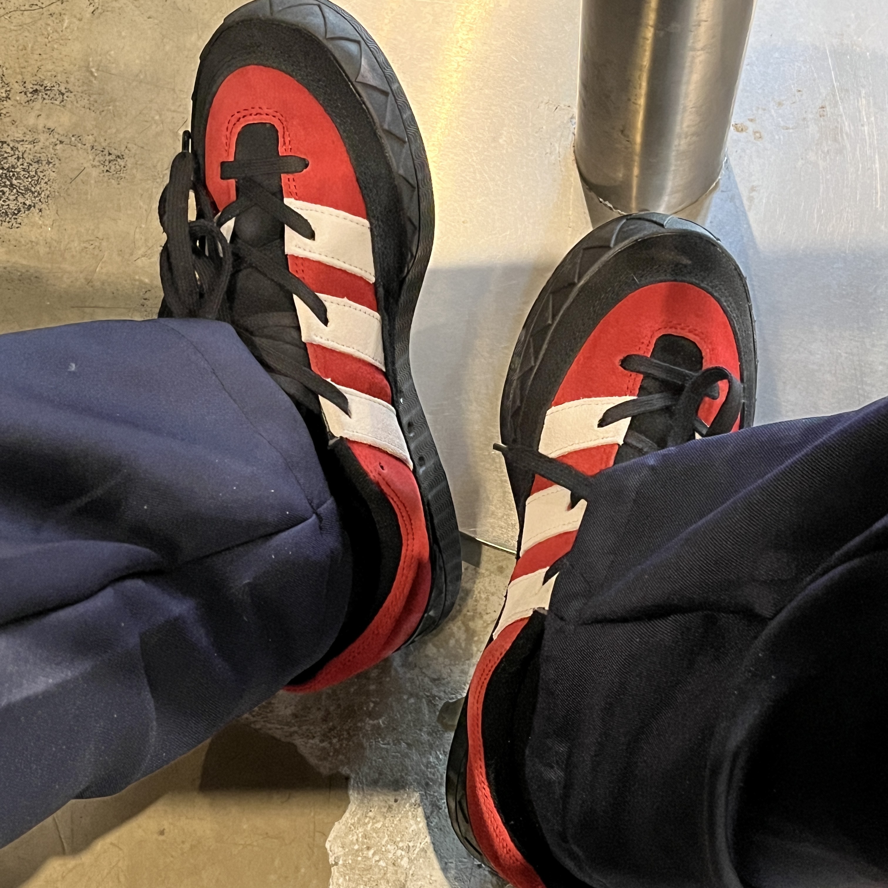 Adidas Adimatic Power Red 착용 스타일