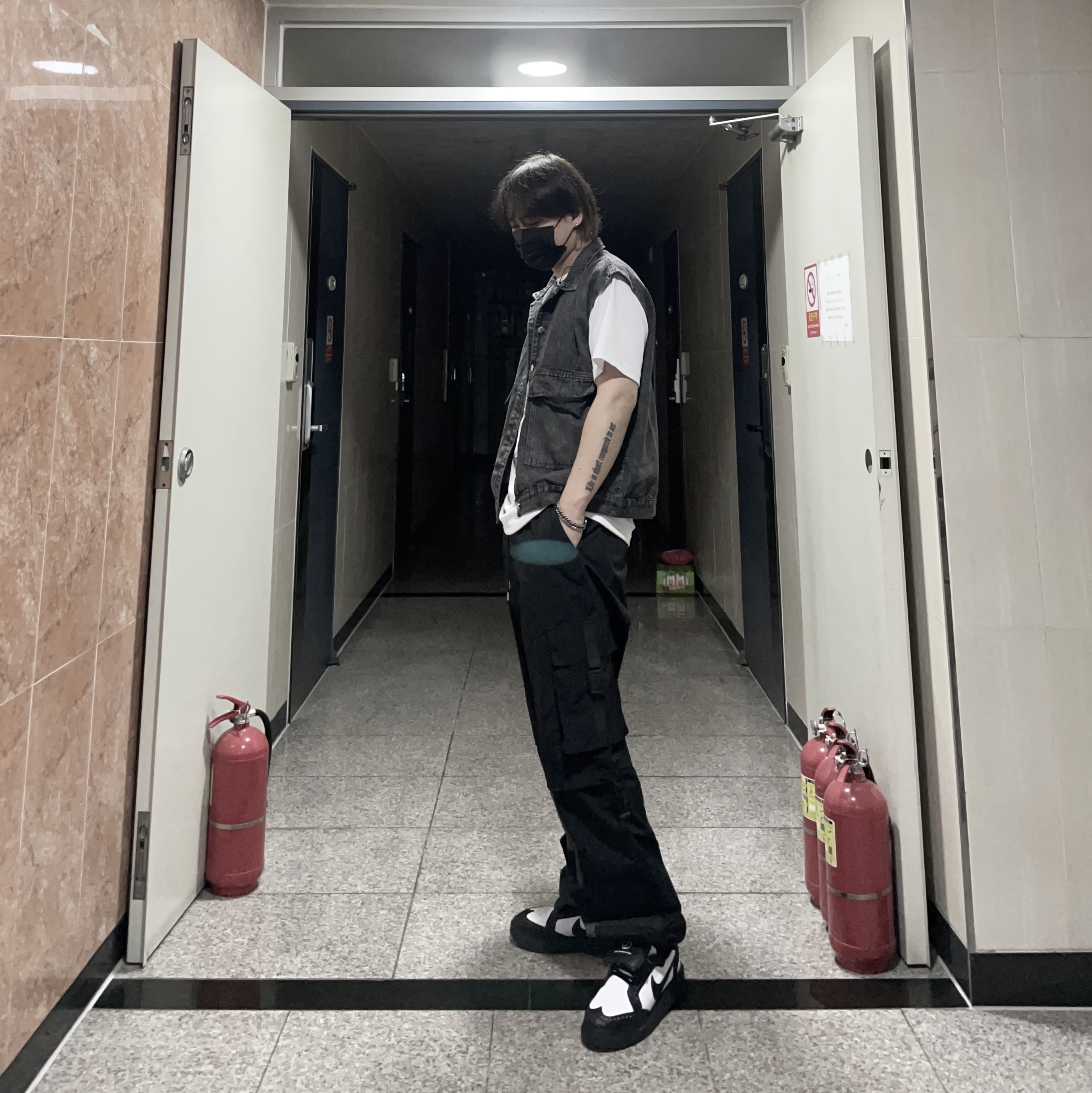 Nike x Peaceminusone Kwondo1 Black and White 착용 스타일 - 2