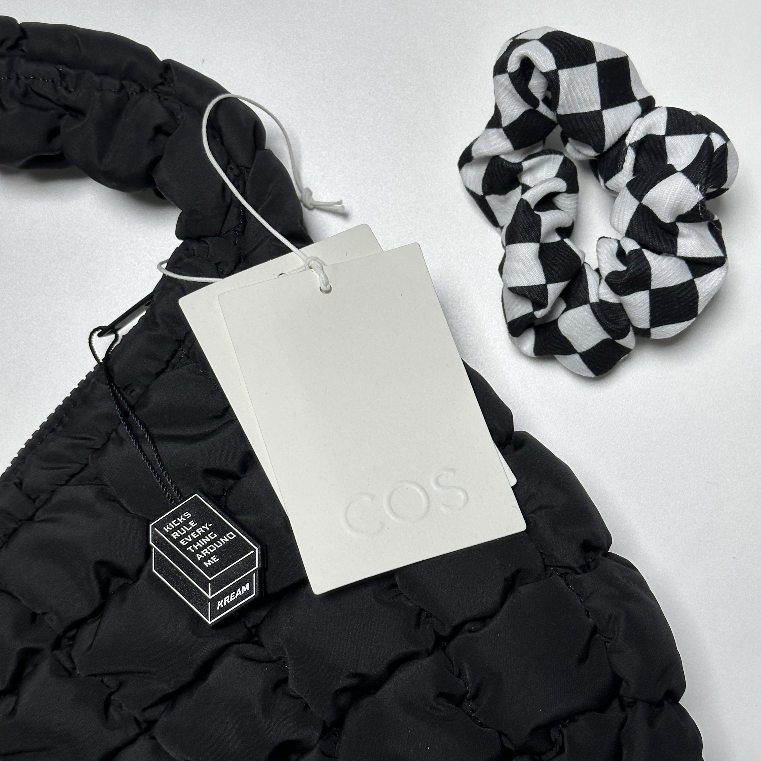 COS Quilted Mini Bag Black 착용 스타일