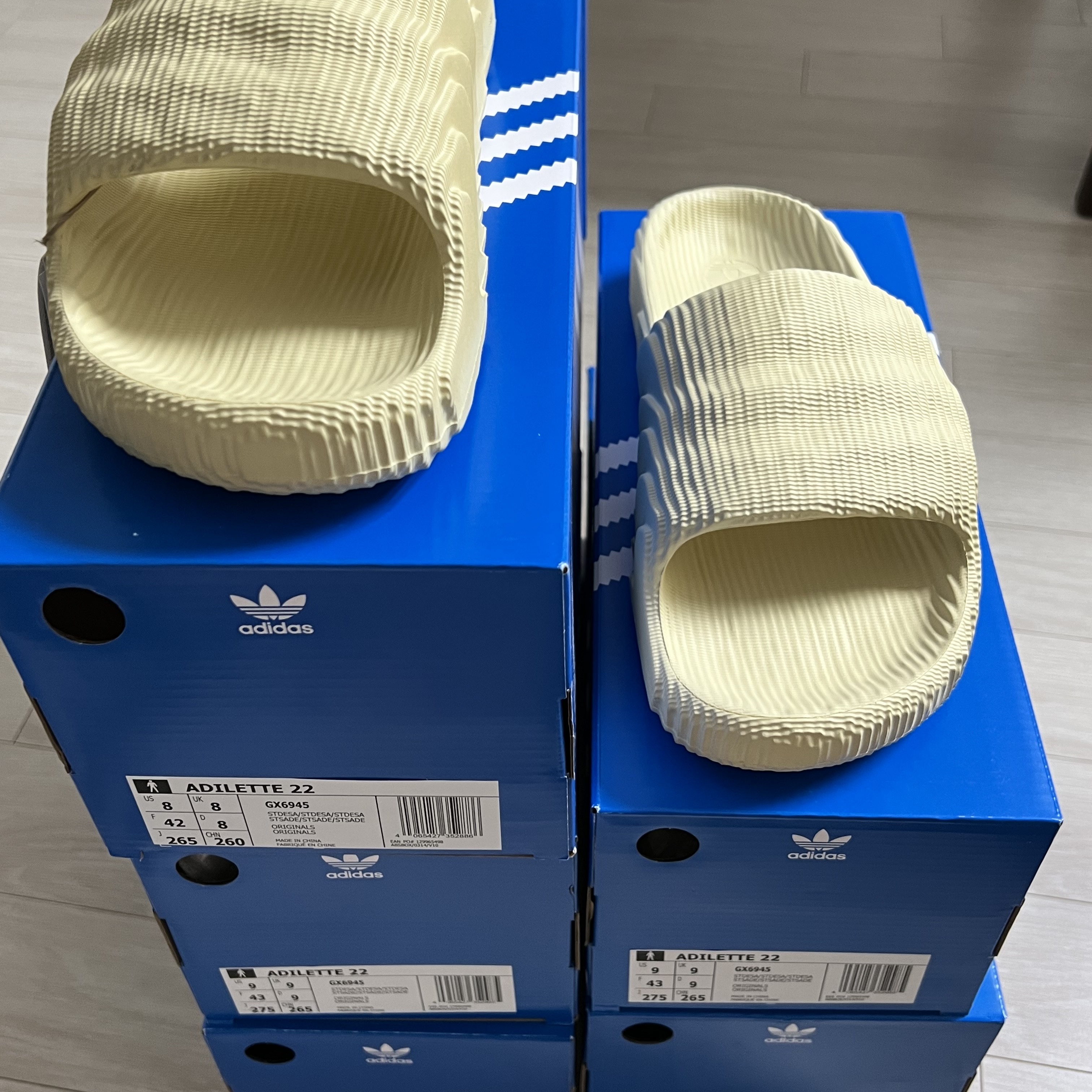 Adidas Adilette 22 Desert Sand 착용 스타일 - 4