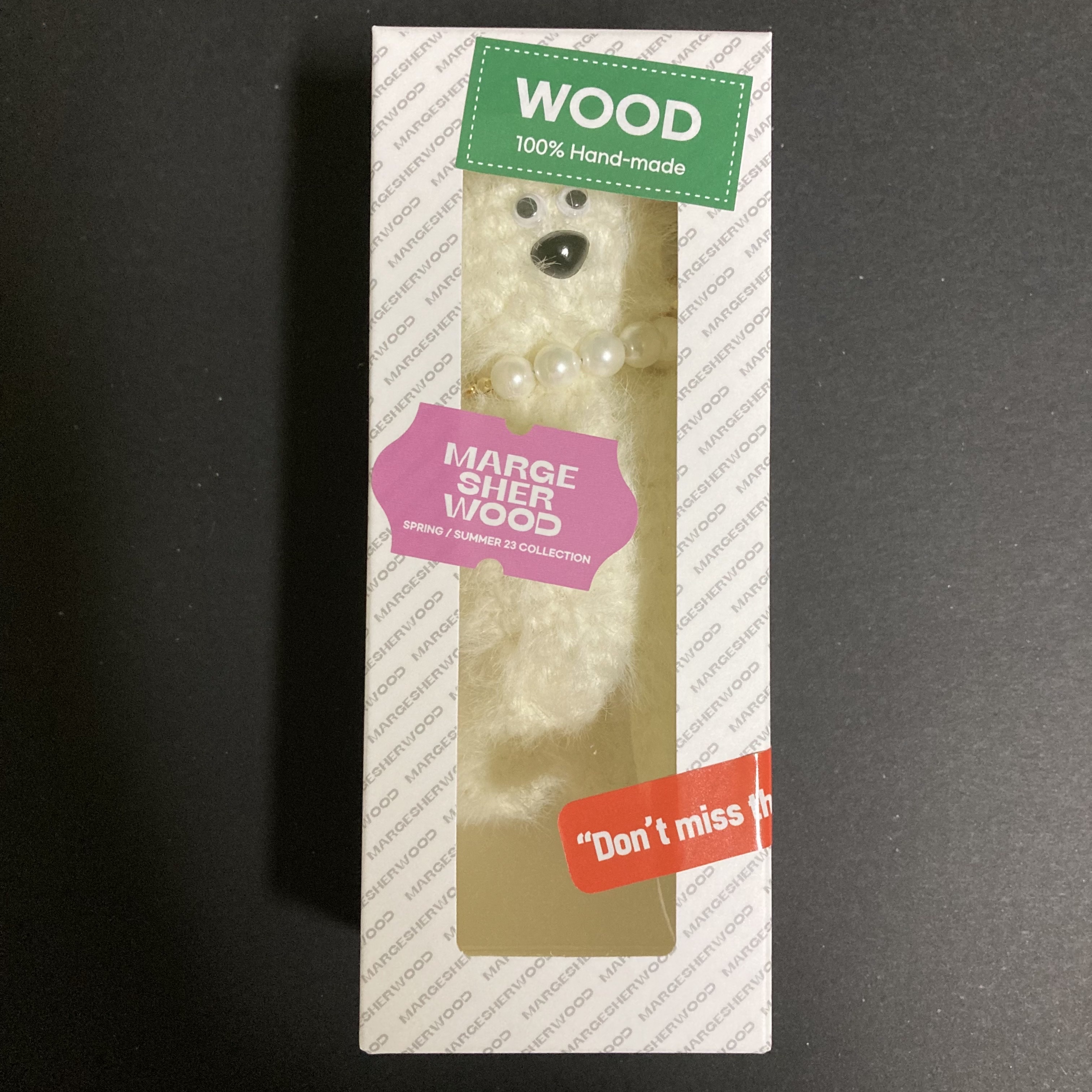 Margesherwood Wood Keyring White 착용 스타일