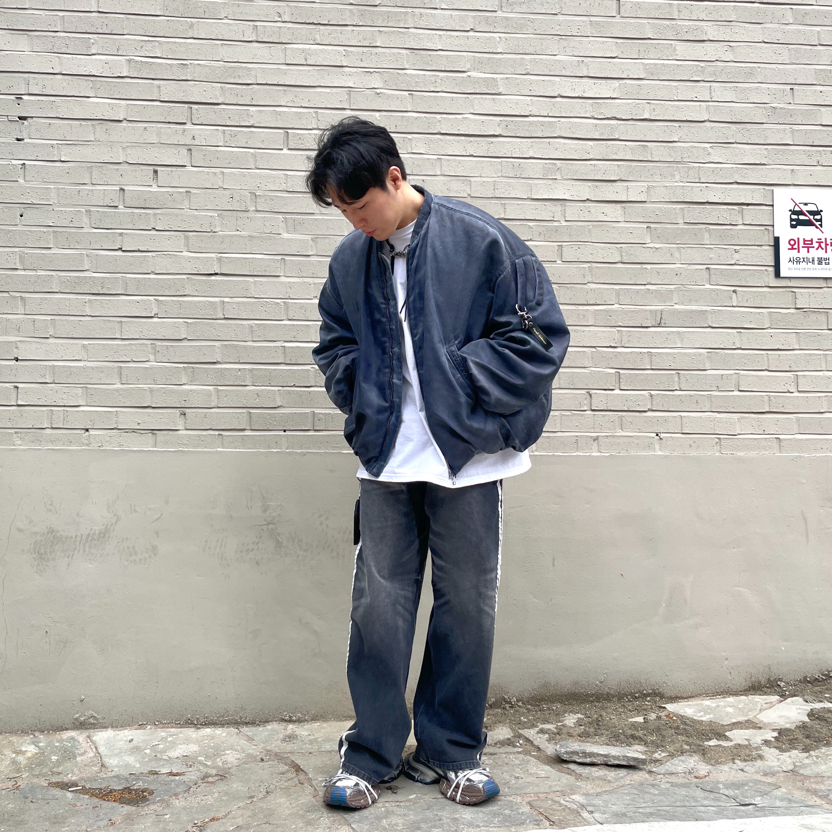 발렌시아가 3XL 스니커즈 원 아웃 그레이 화이트 블루, 휴먼 메이드 밀리터리 카드 케이스 블랙 착용 스타일 - 2