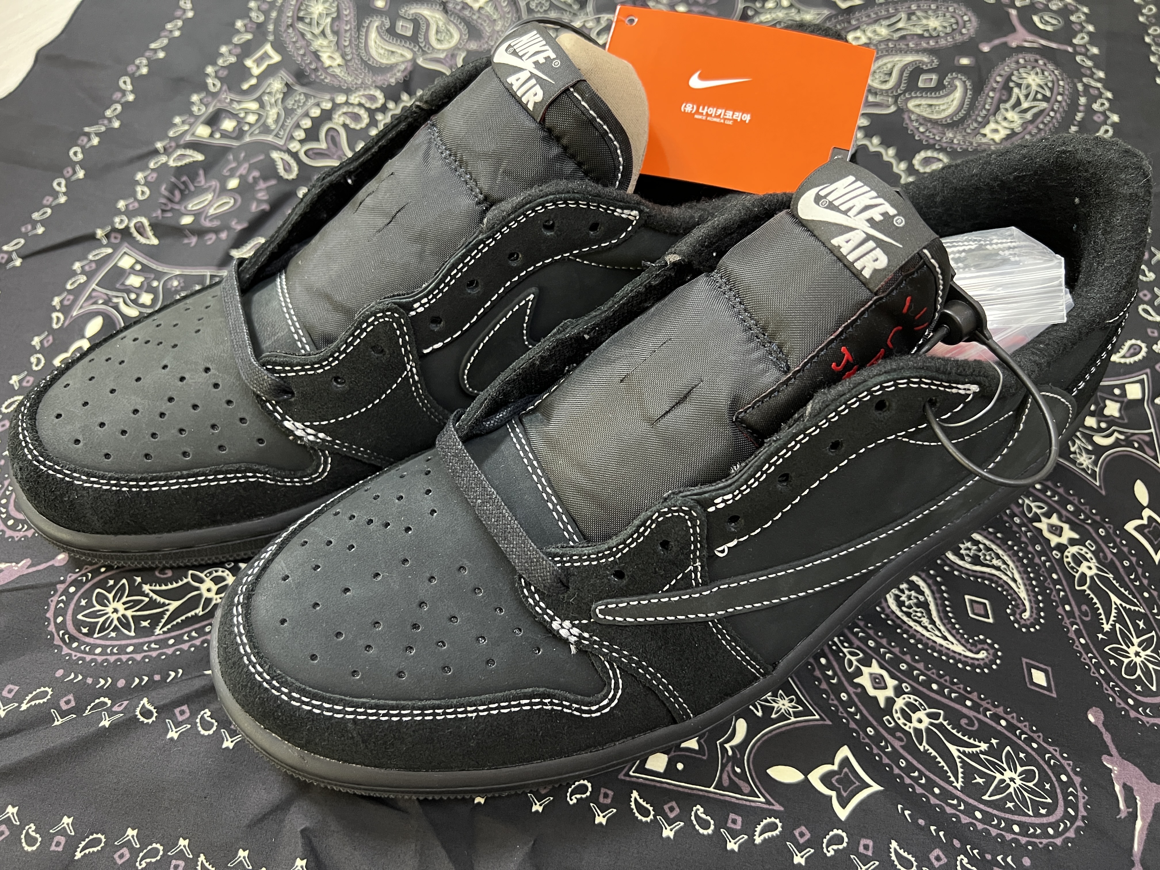 Jordan 1 x Travis Scott Retro Low OG SP Black Phantom 착용 스타일