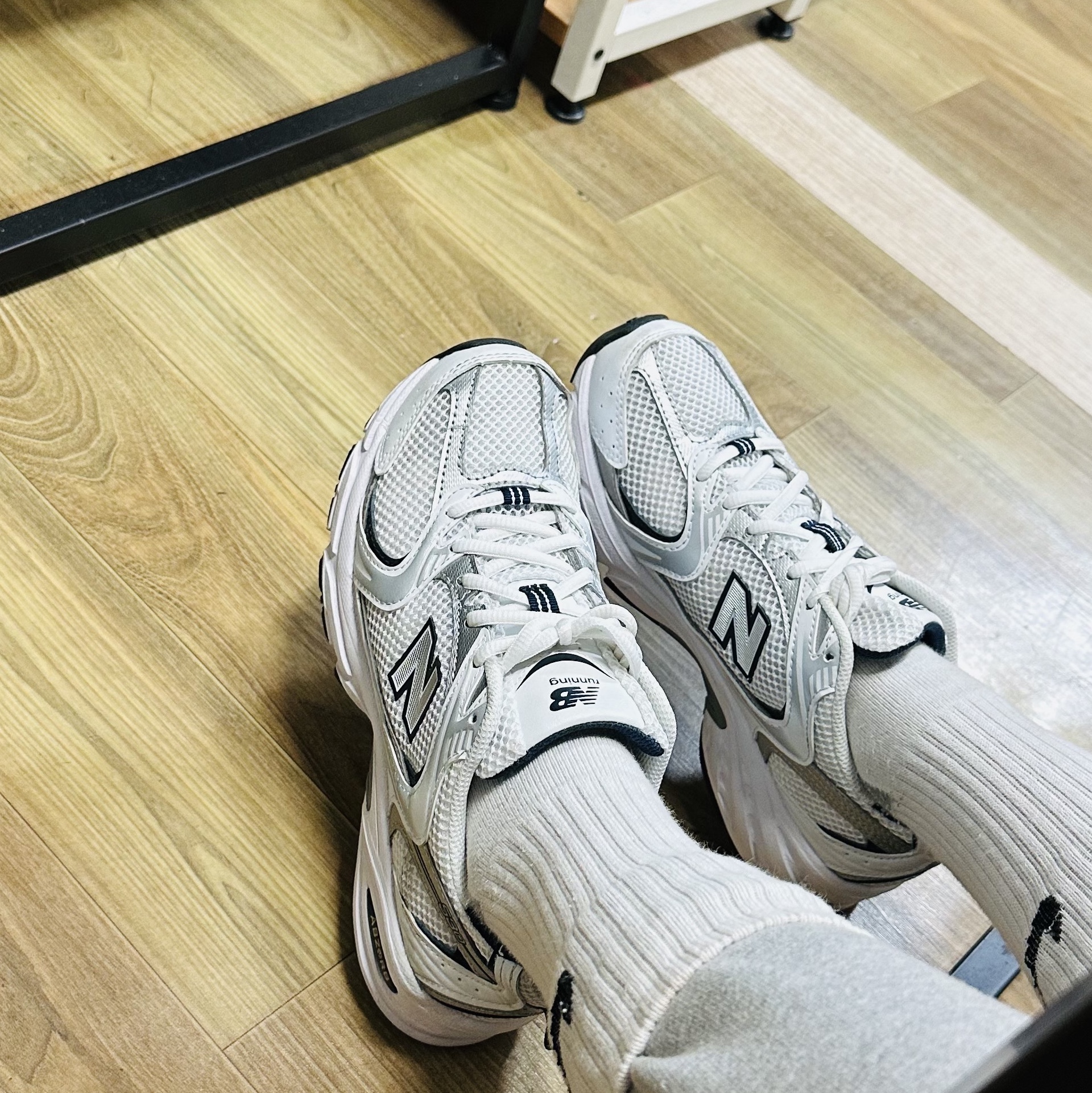 New Balance 530 White 착용 스타일 - 2