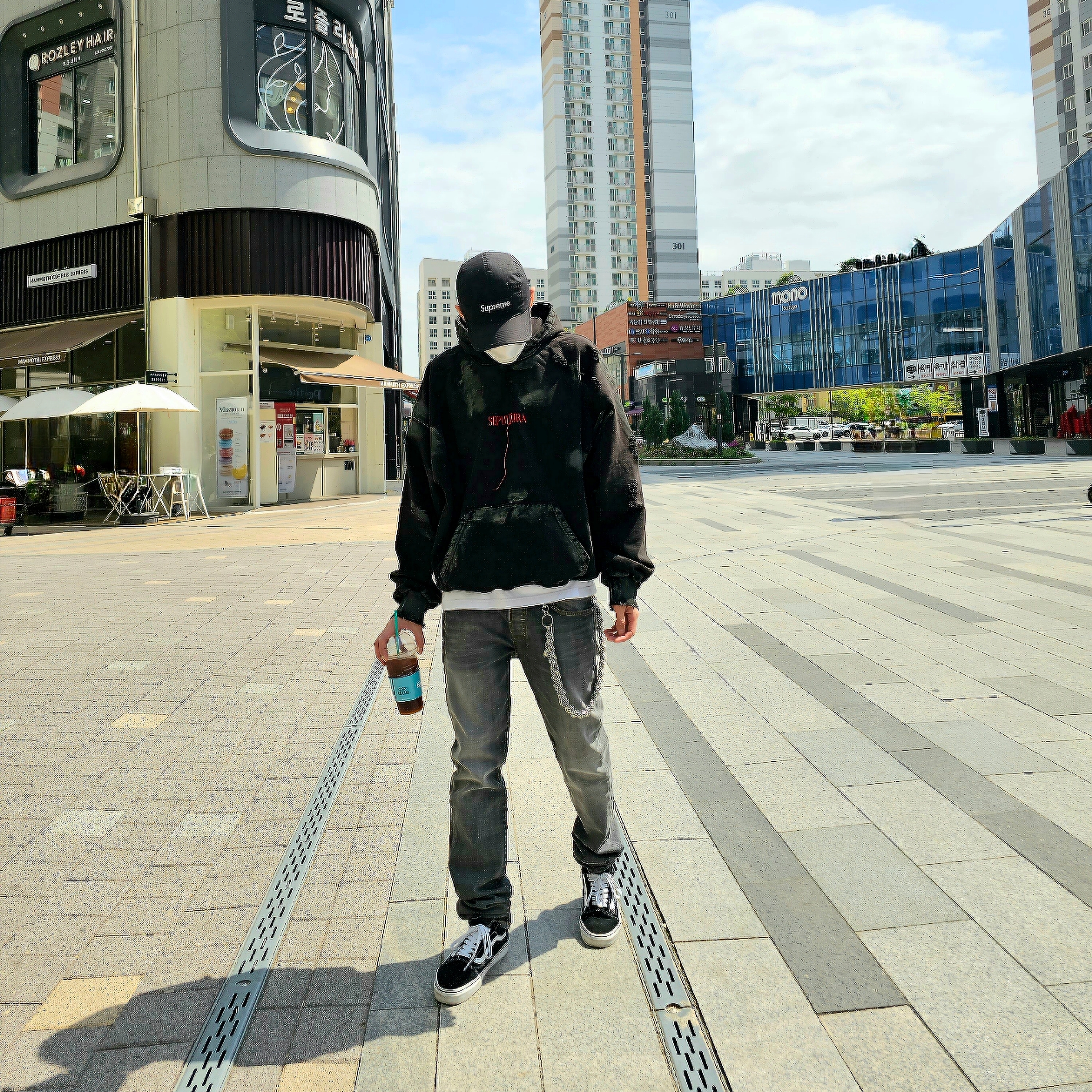 Supreme Military Camp Cap Black - 22FW, Undermycar Sepultura Damage Washed Hood Rubber Dirty Coated - 23SS 착용 스타일