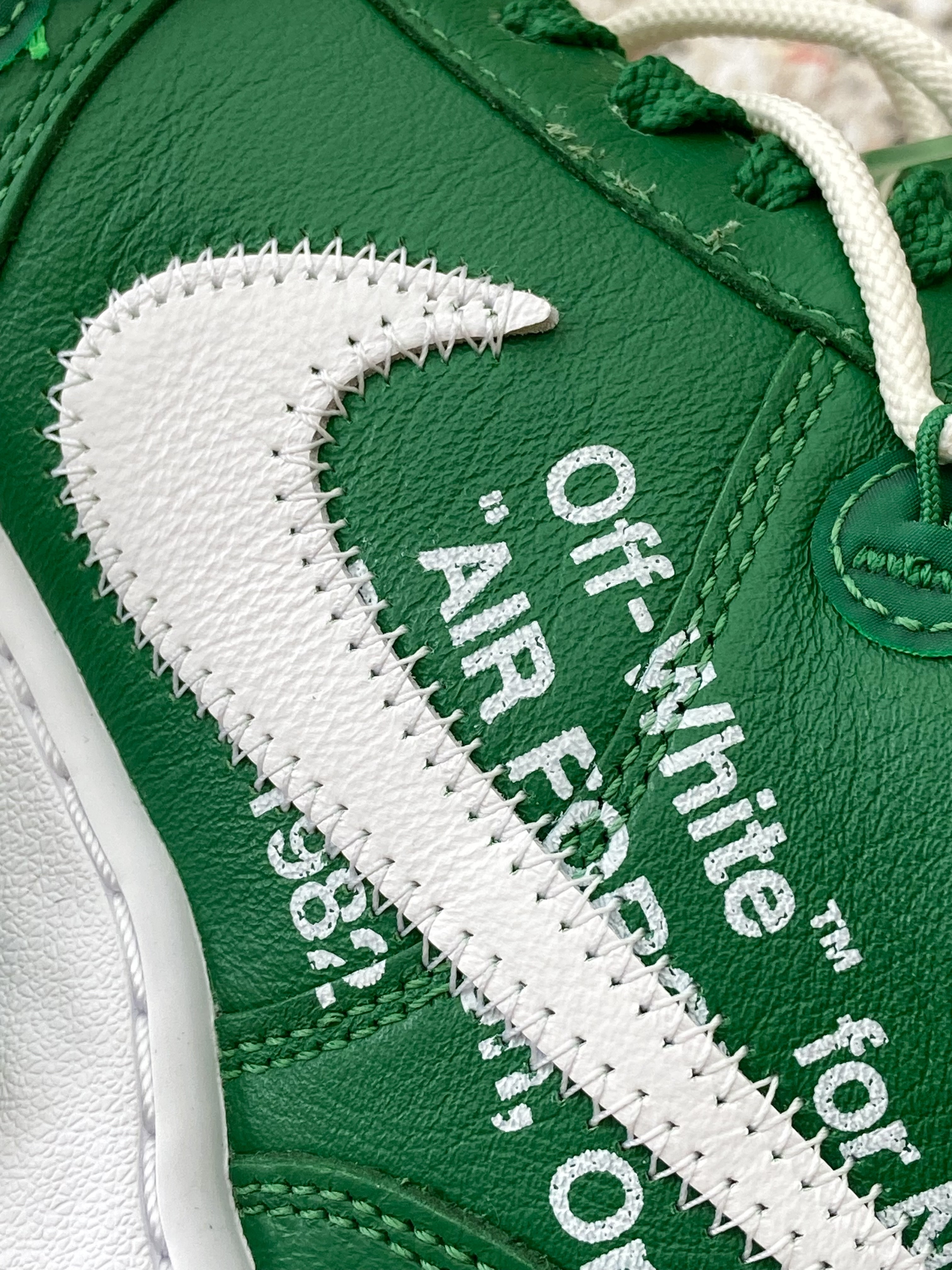 Nike x Off-White Air Force 1 Mid SP Leather Pine Green 착용 스타일 - 5