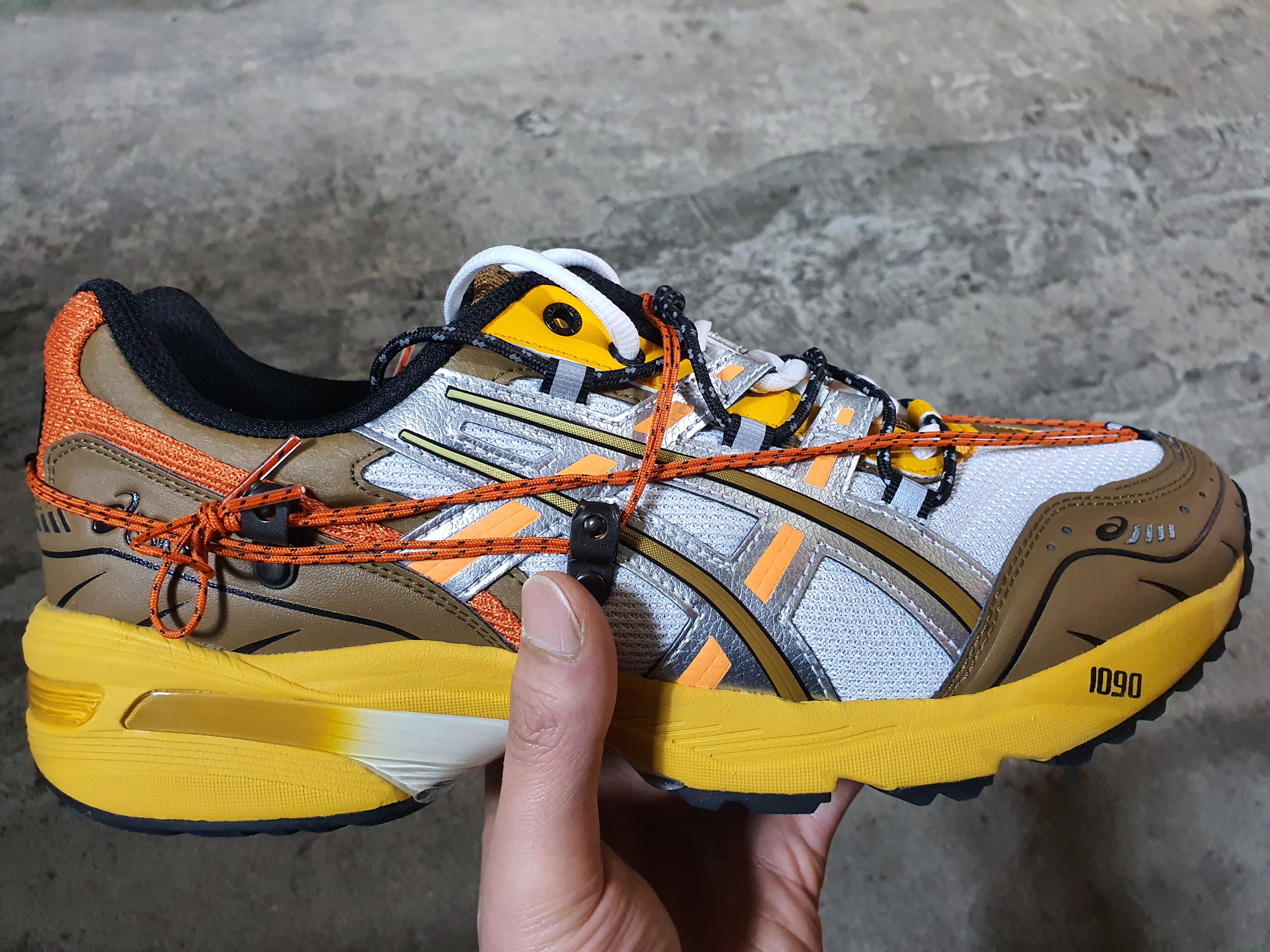 Asics x Andersson Bell Gel-1090 White Orange 착용 스타일 - 1