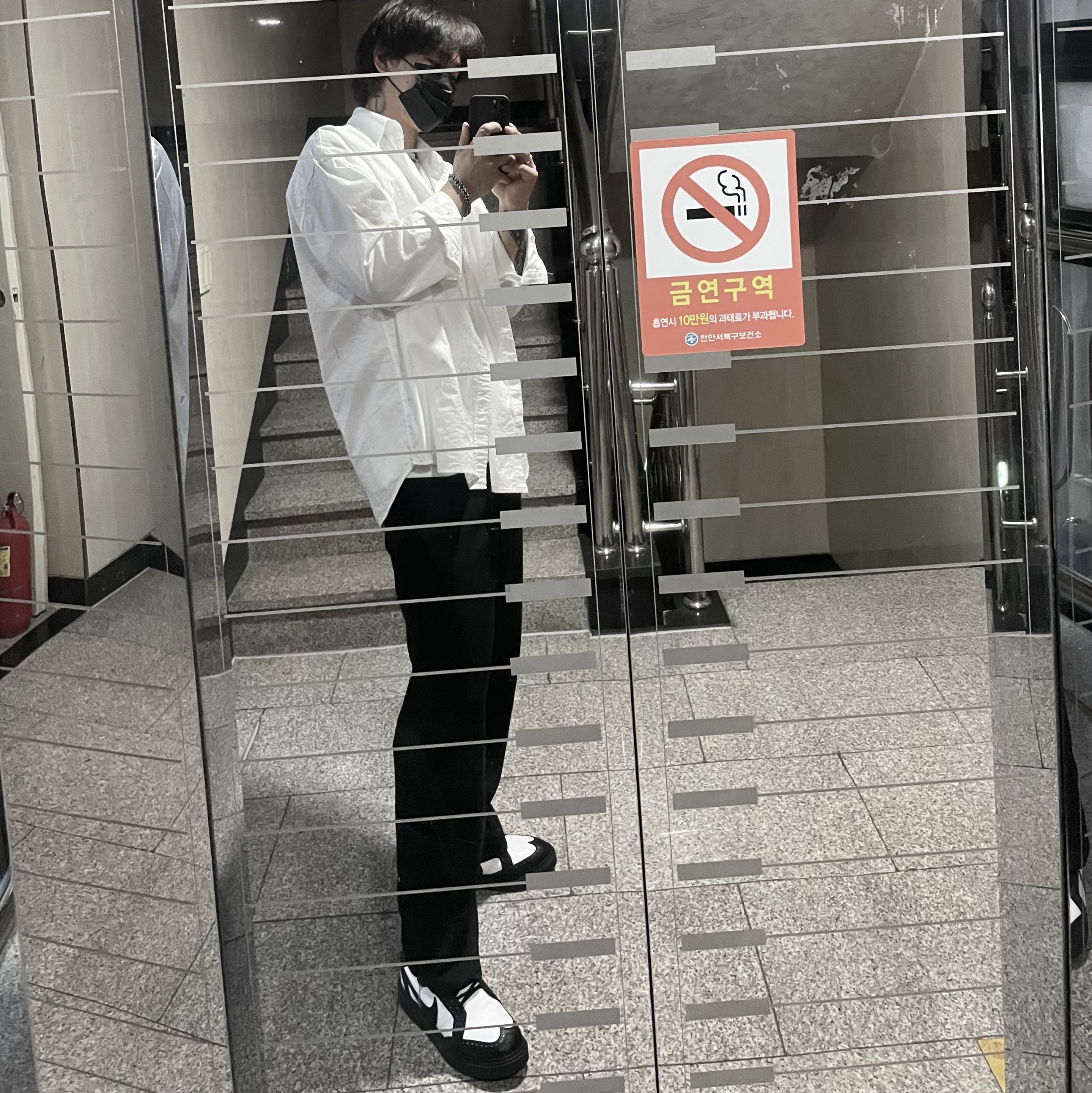 Nike x Peaceminusone Kwondo1 Black and White 착용 스타일 - 4