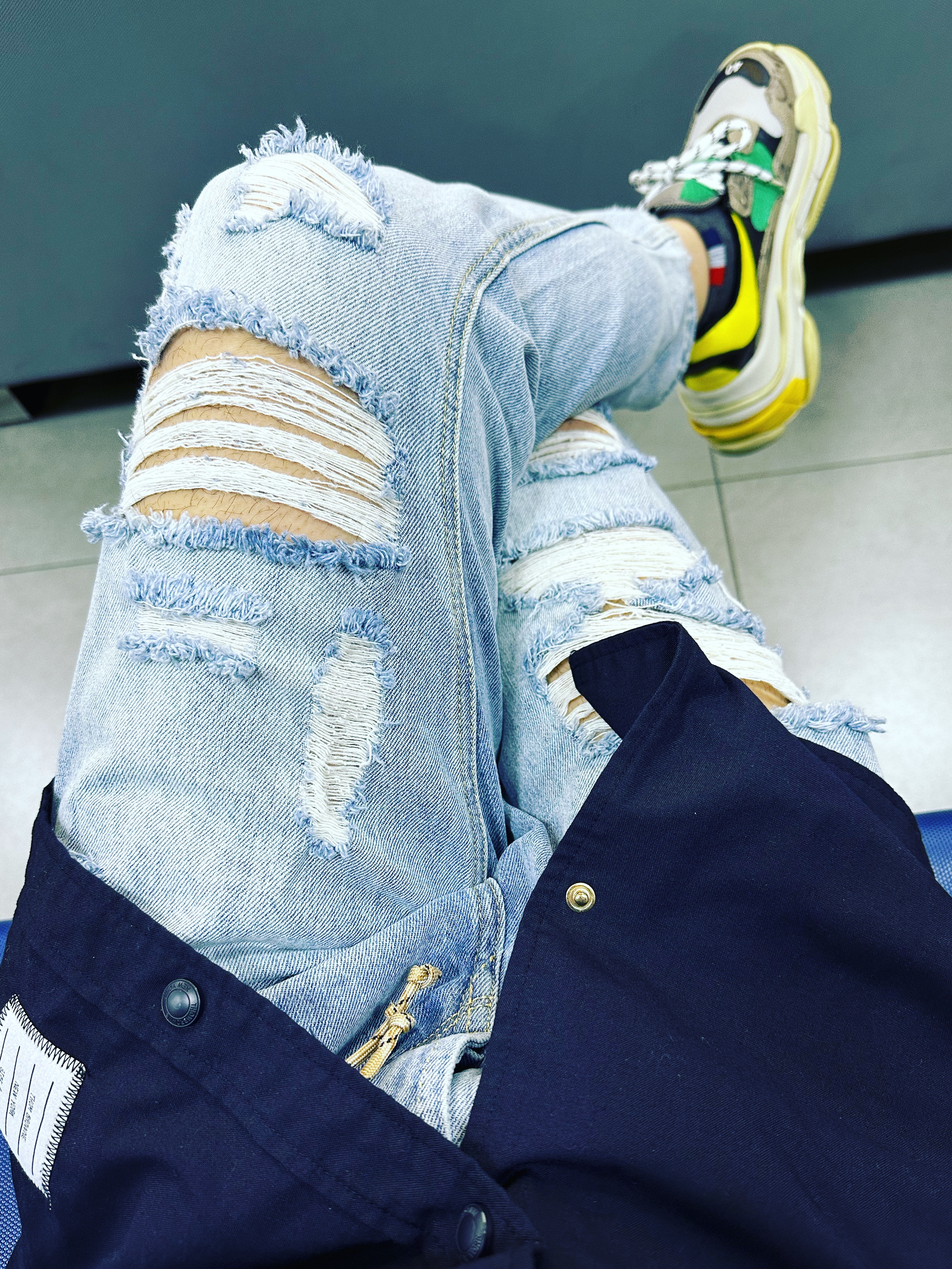 Thom Browne Wool Snap Front 4-Bar Shirt Navy, Balenciaga x Gucci The Hacker Project Triple S Sneakers Beige Ebony GG Supreme Yellow Green 착용 스타일