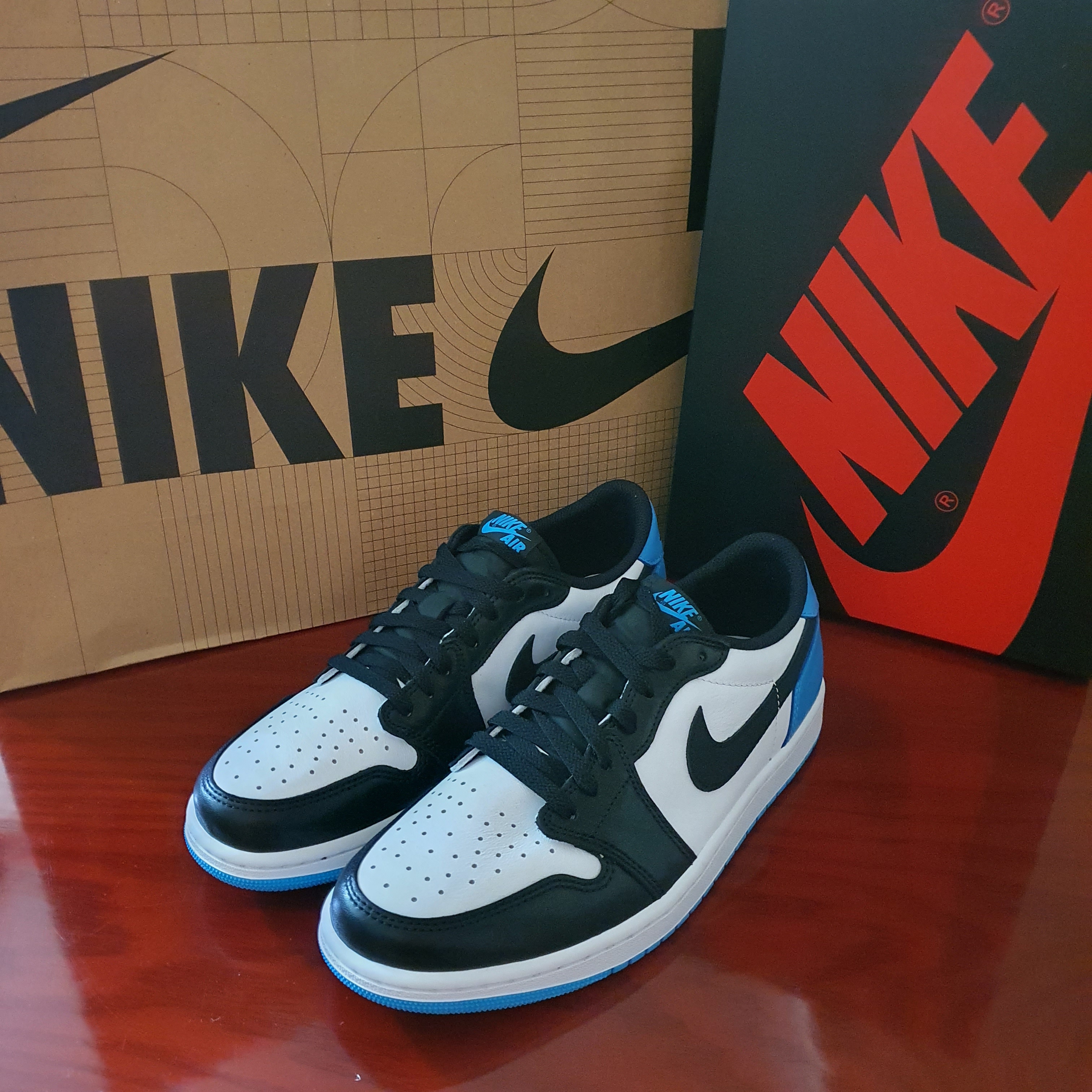 Jordan 1 Retro Low OG Black and Dark Powder Blue 착용 스타일