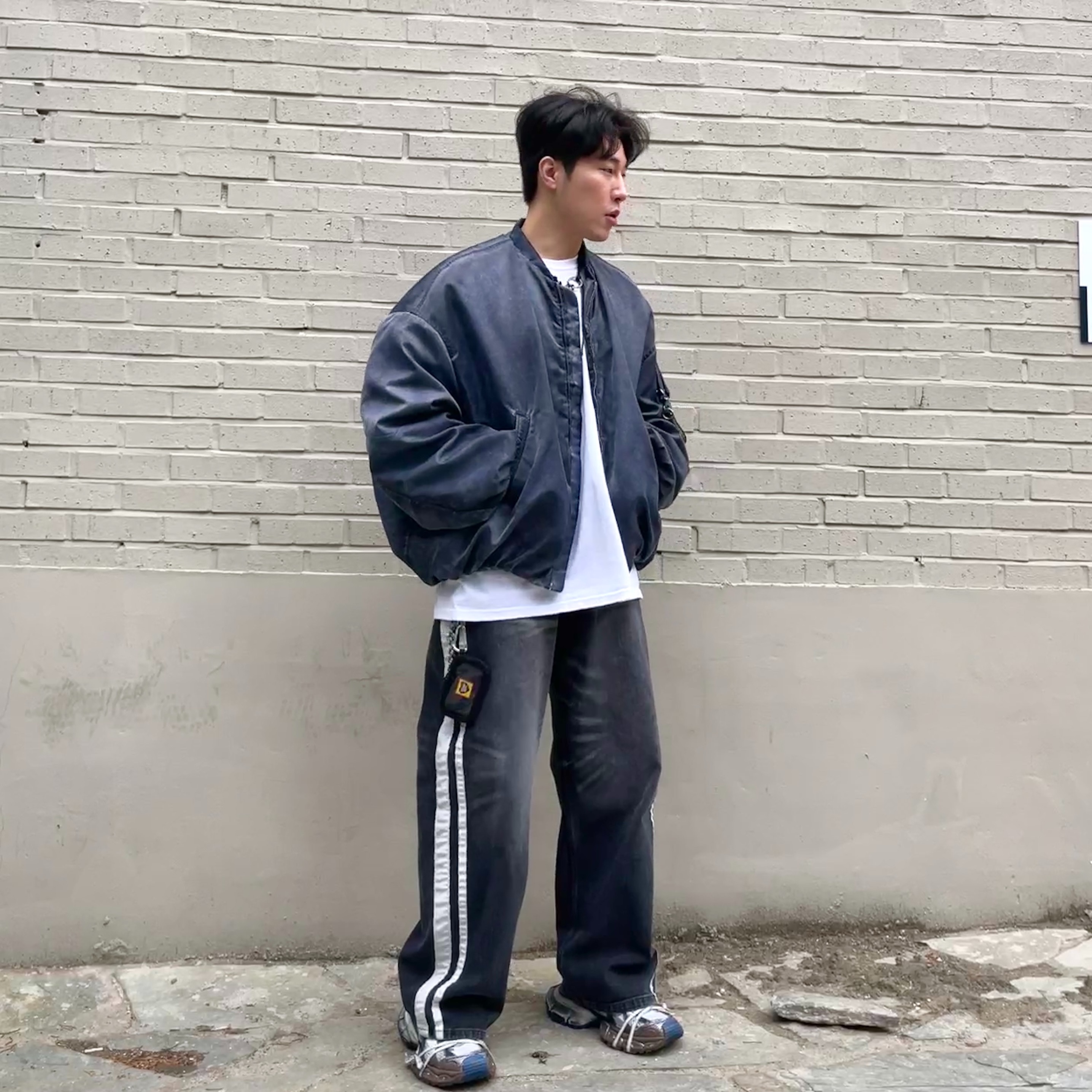 발렌시아가 3XL 스니커즈 원 아웃 그레이 화이트 블루, 휴먼 메이드 밀리터리 카드 케이스 블랙 착용 스타일 - 1