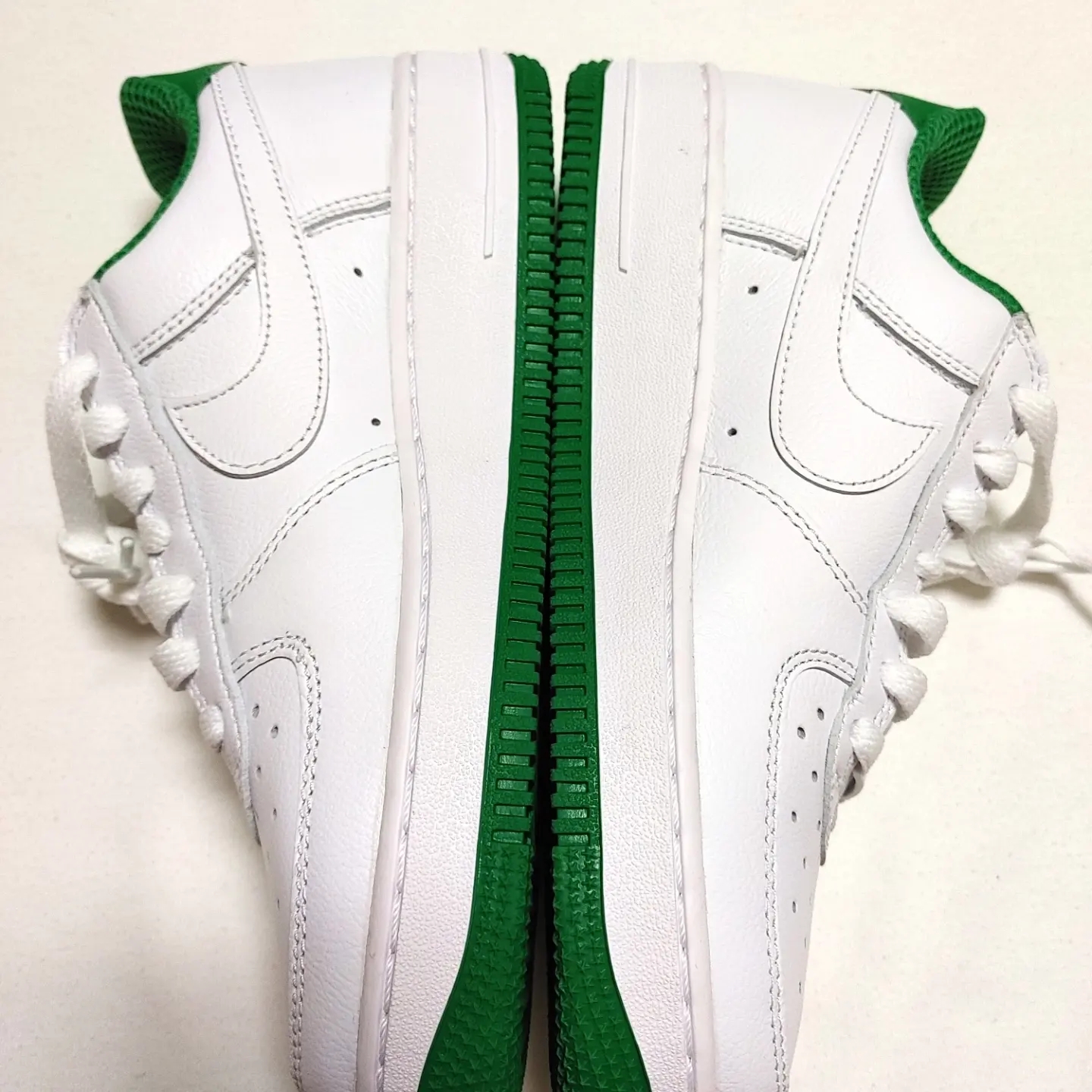 Nike Air Force 1 Low Retro QS West Indies Classic Green 착용 스타일