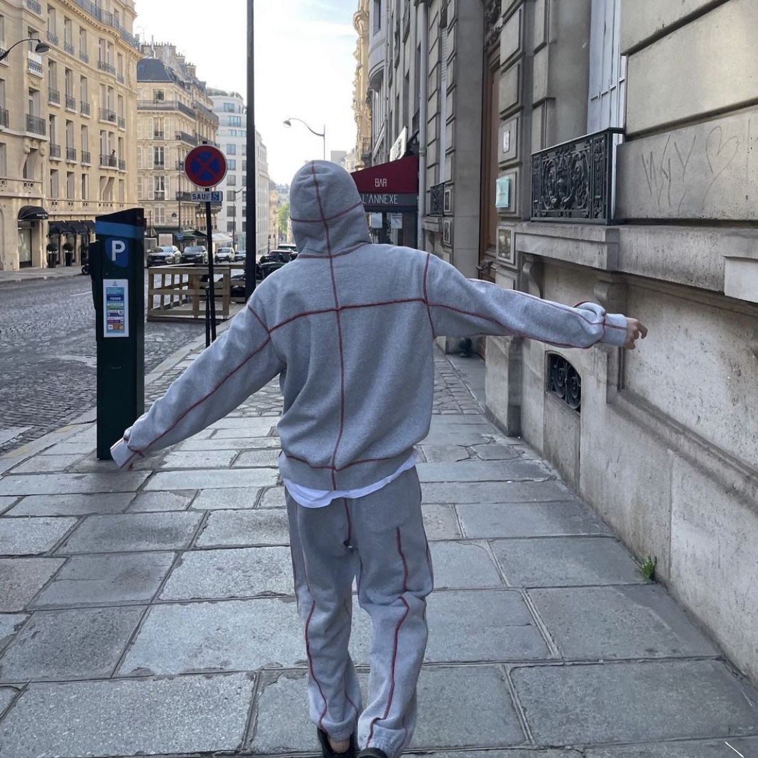 Supreme Overdyed Beanie Black, Supreme Coverstitch Sweatpants Heather Grey - 22SS 착용 스타일 - 4