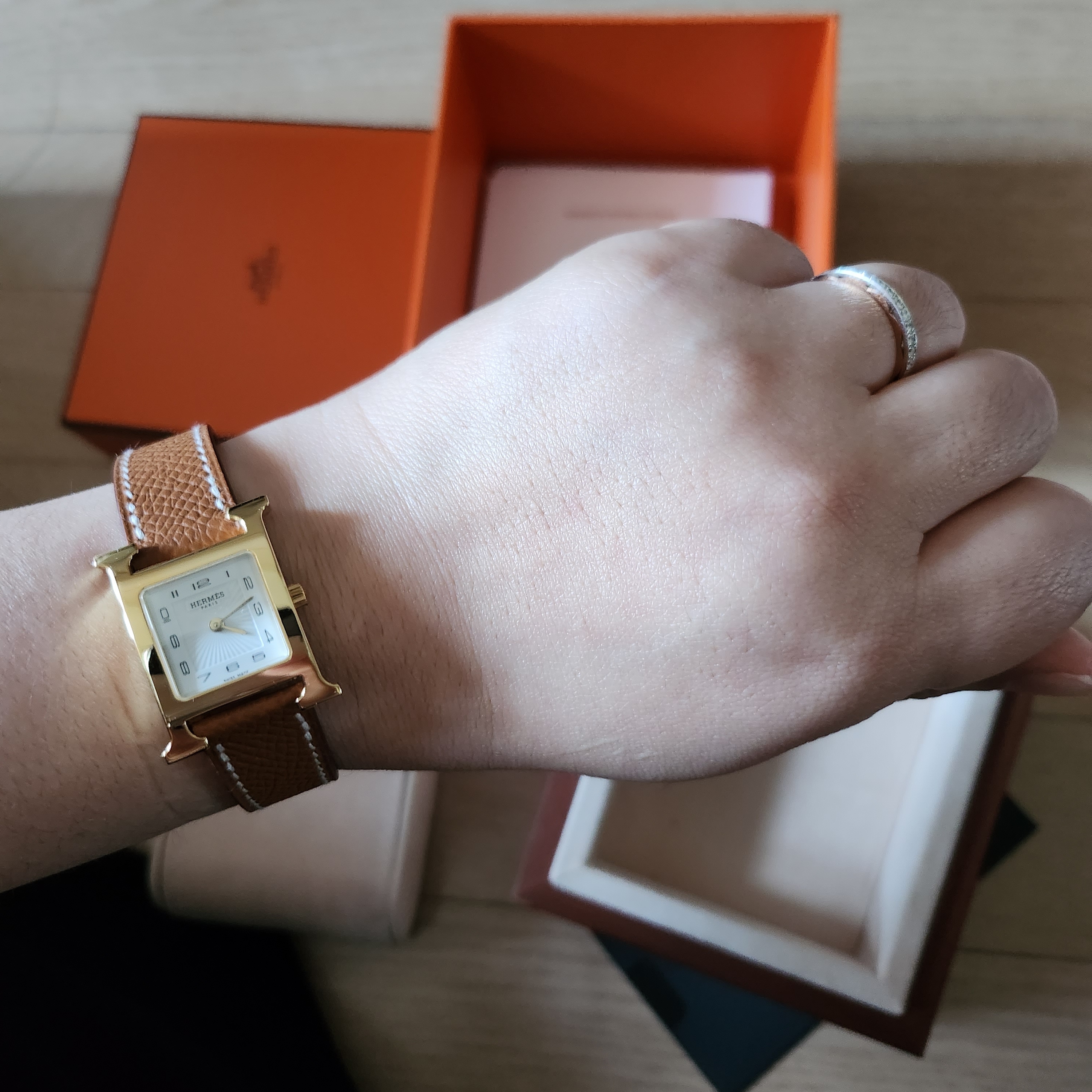 Hermes Heure H Watch Small Gold Epsom Strap & Yellow Gold Steel 착용 스타일