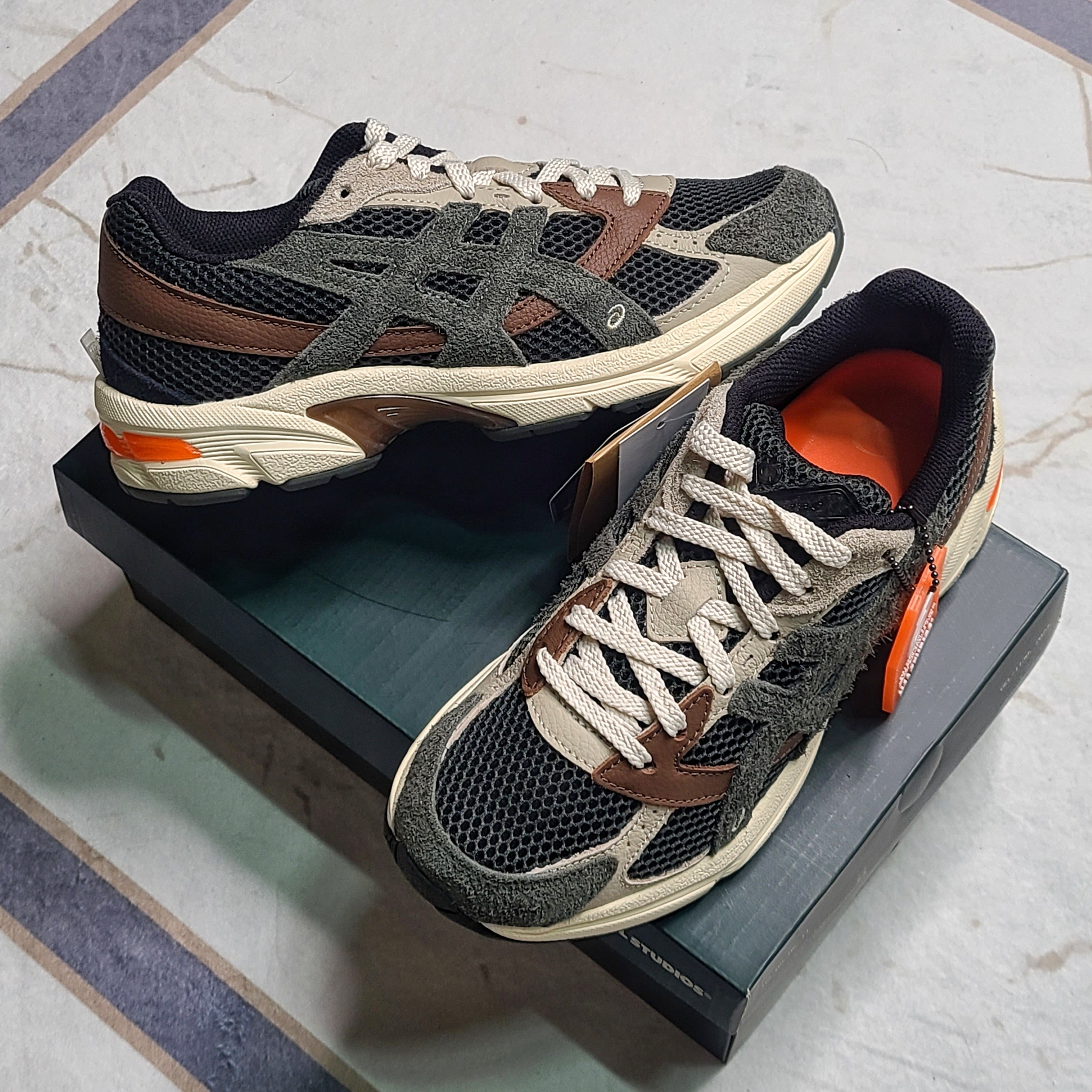 Asics x Hal Studios Gel-1130 MK-II Forest 착용 스타일 - 1