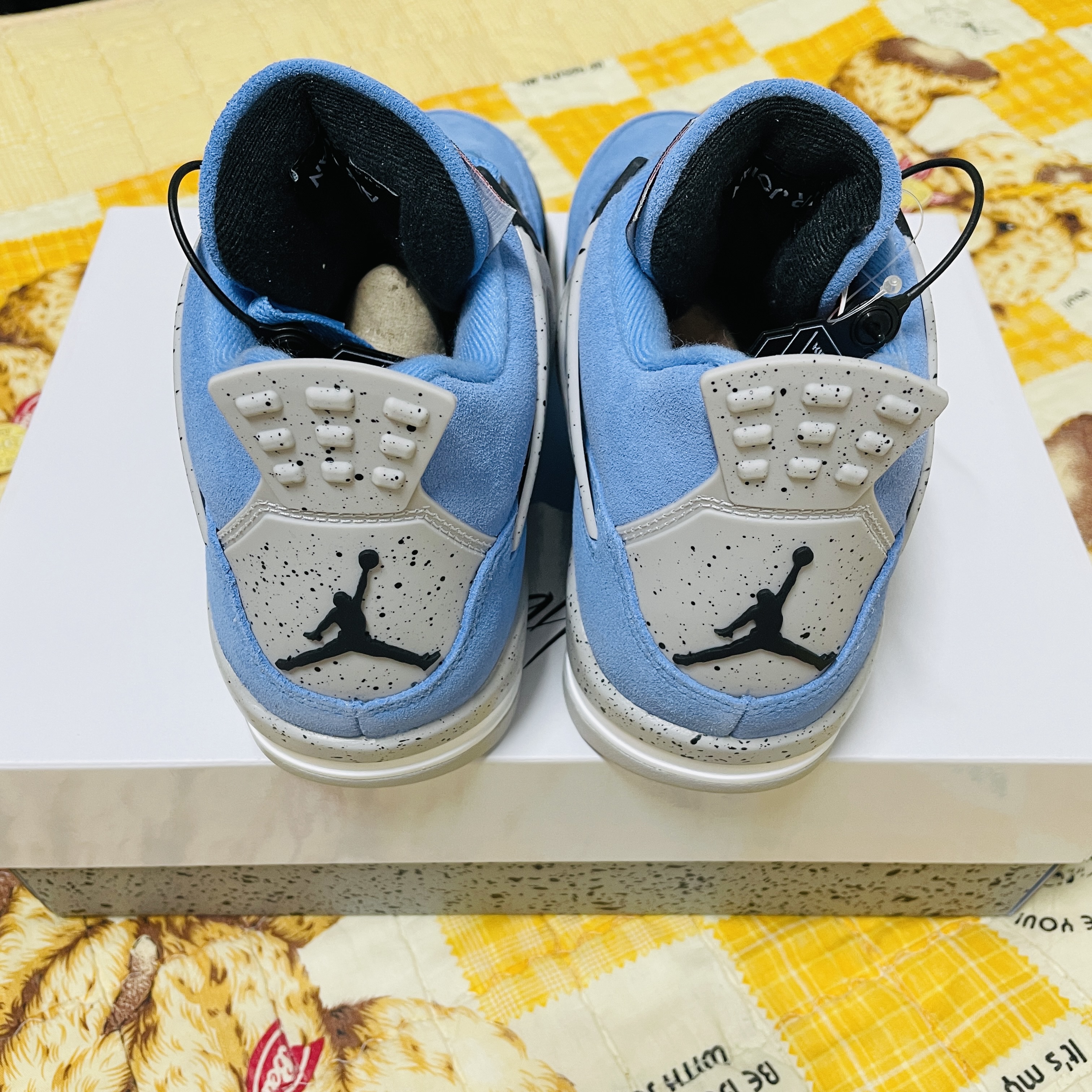 Jordan 4 Retro University Blue 착용 스타일 - 3