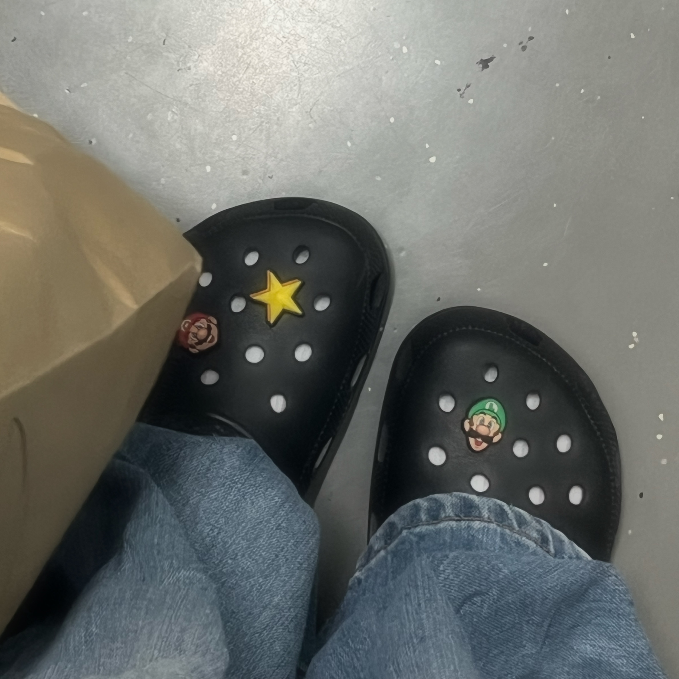 Crocs Classic Clog Black 착용 스타일