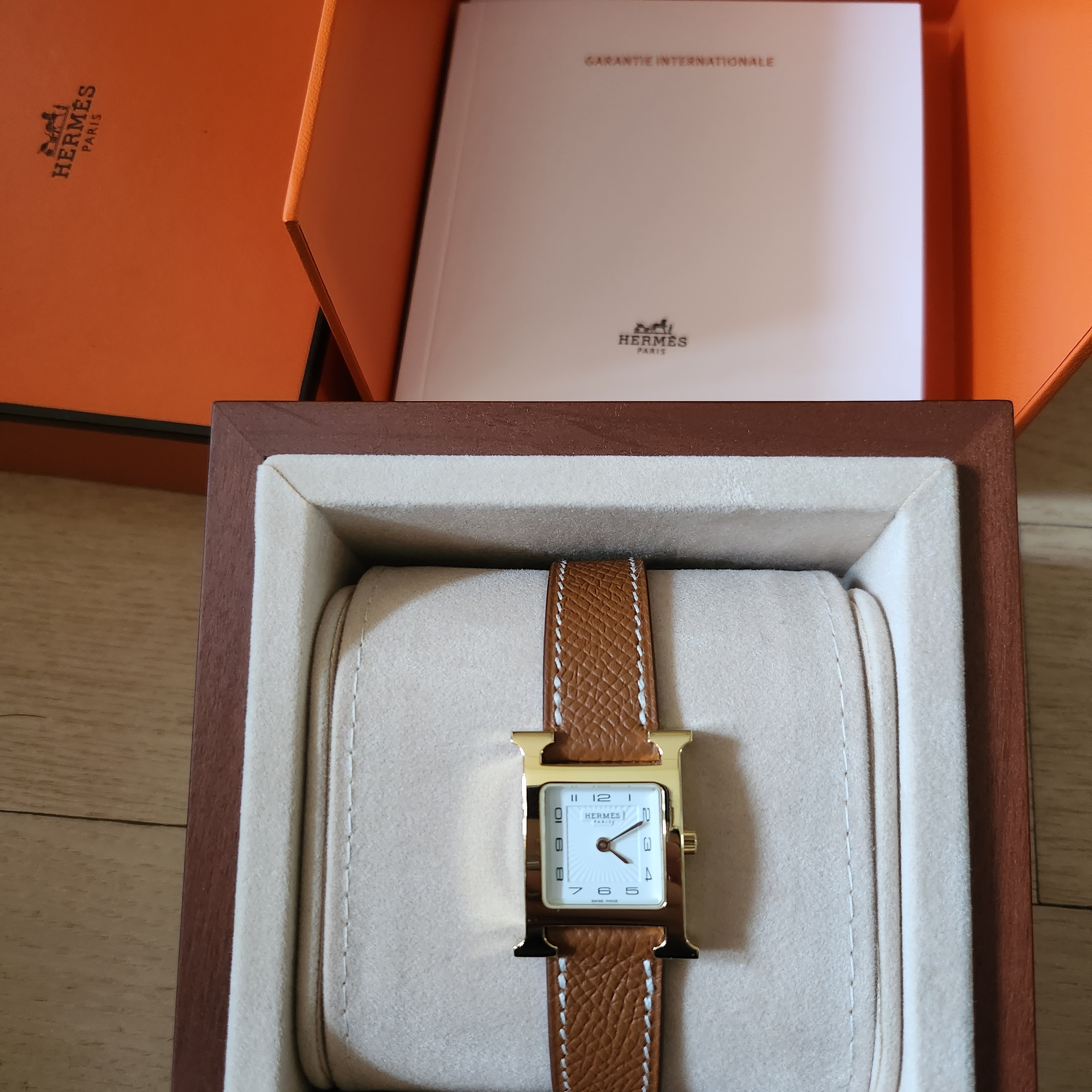 Hermes Heure H Watch Small Gold Epsom Strap & Yellow Gold Steel 착용 스타일