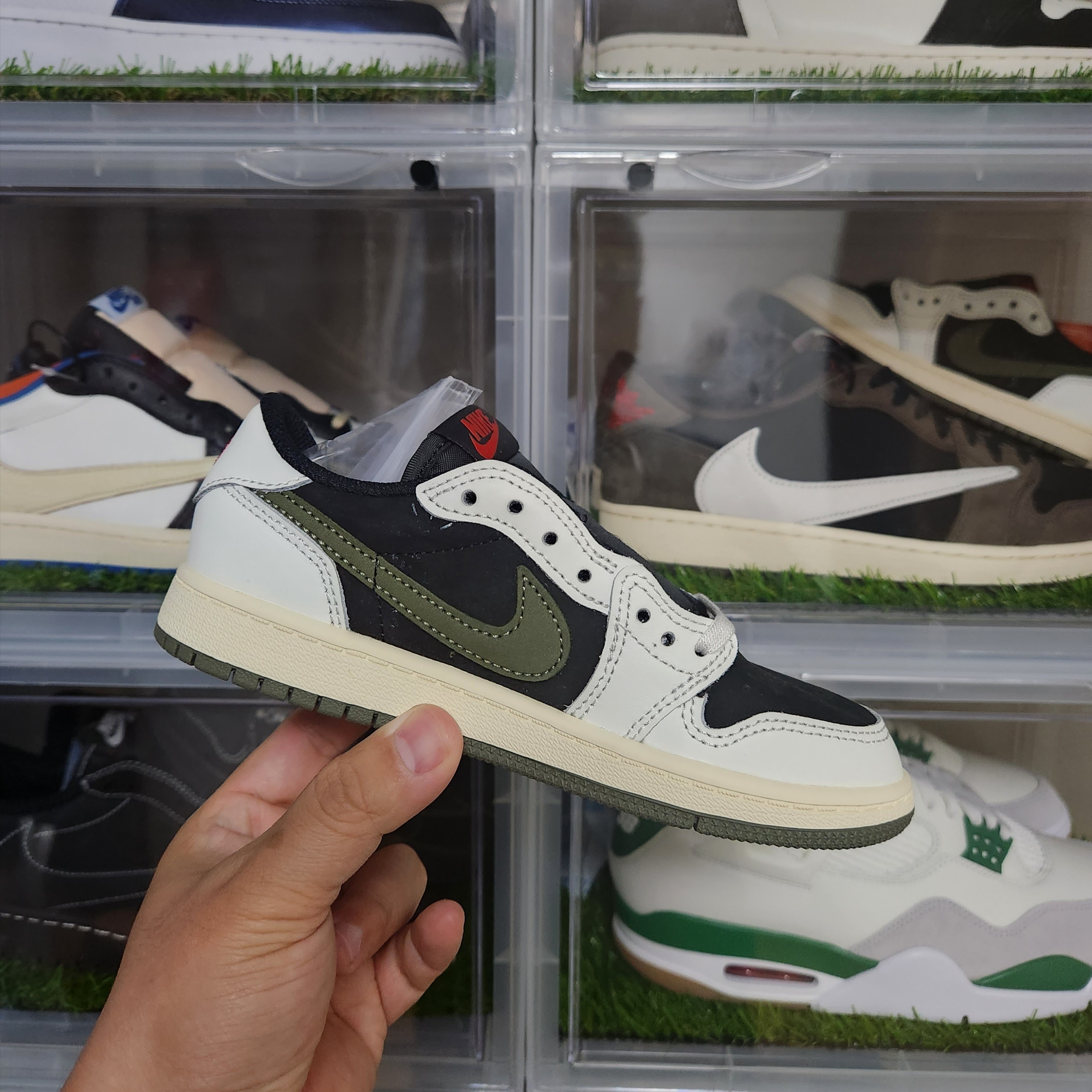 (PS) Jordan 1 x Travis Scott Retro Low OG SP Medium Olive 착용 스타일 - 2