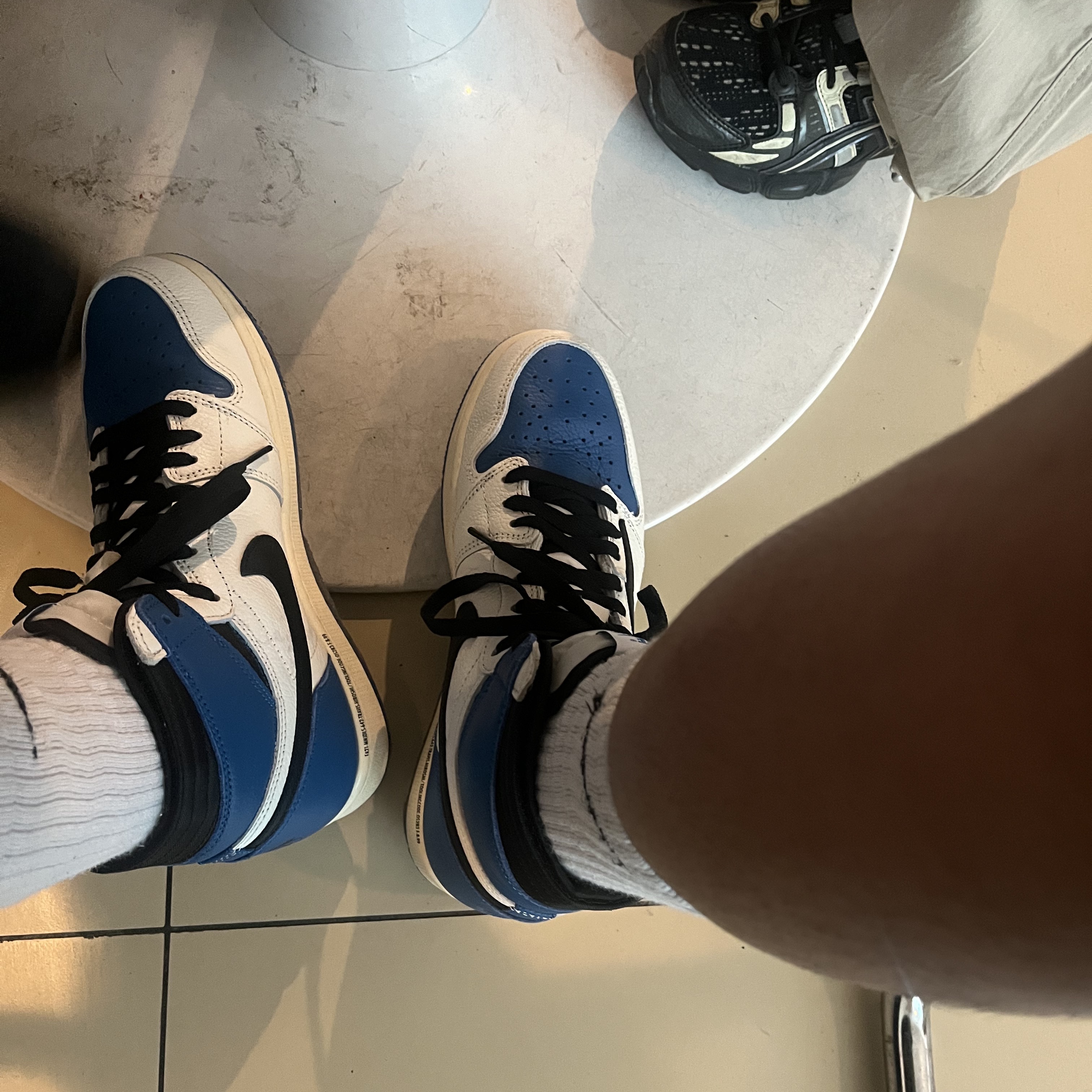 Jordan 1 x Travis Scott x Fragment Retro High OG SP Military Blue 착용 스타일