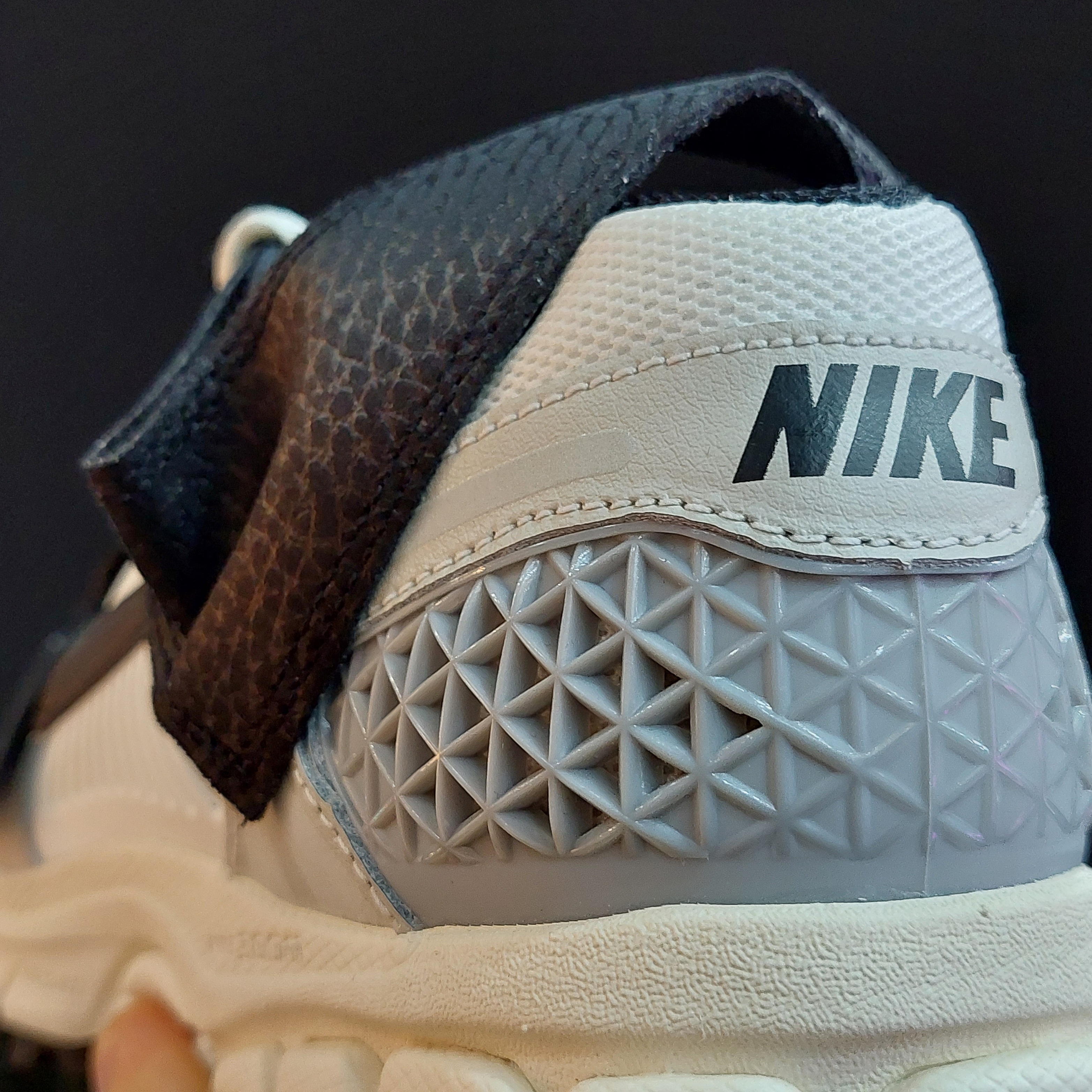 (W) Nike Zoom Vomero 5 Wolf Grey and Black 착용 스타일