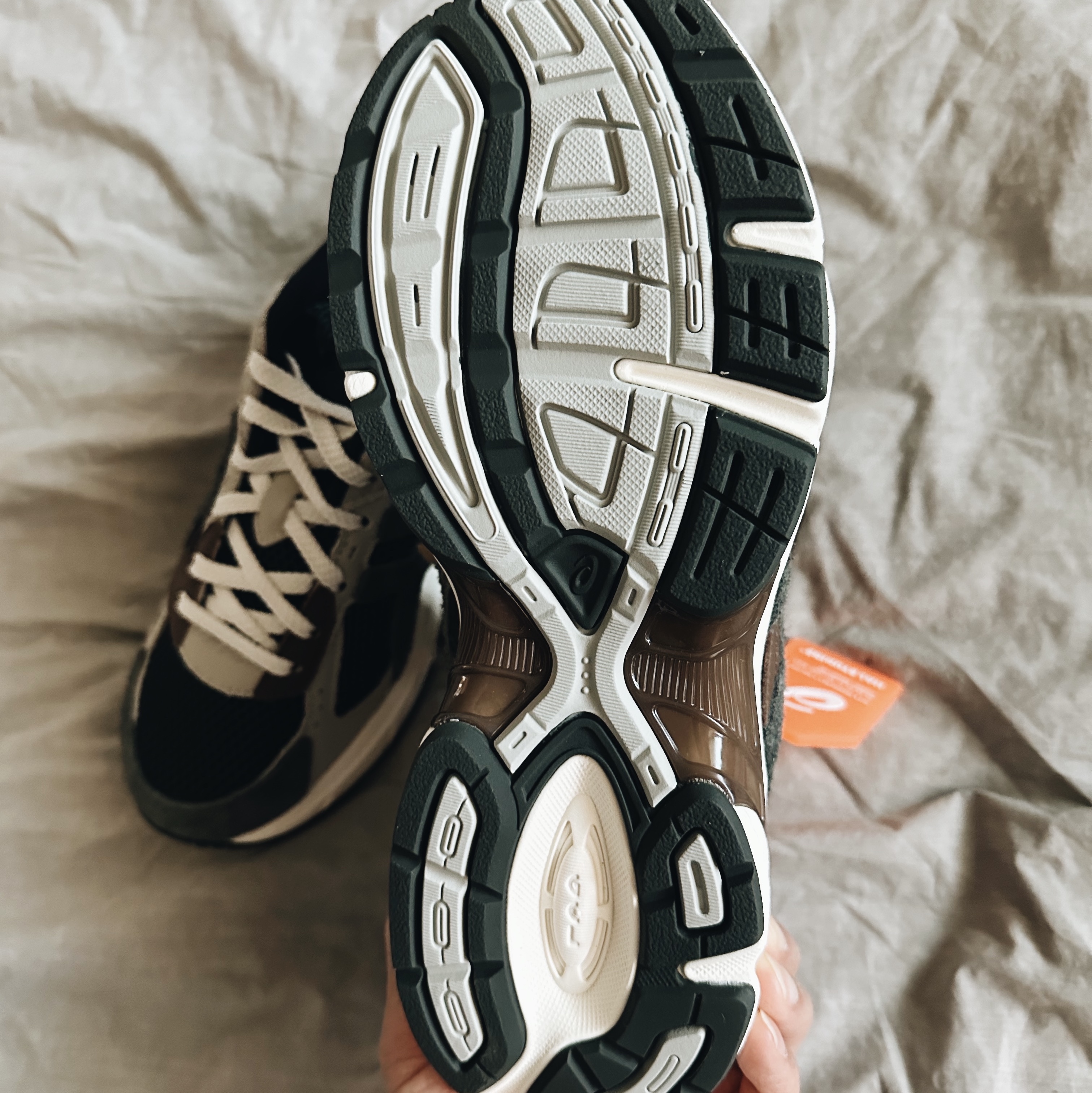 Asics x Hal Studios Gel-1130 MK-II Forest 착용 스타일 - 5