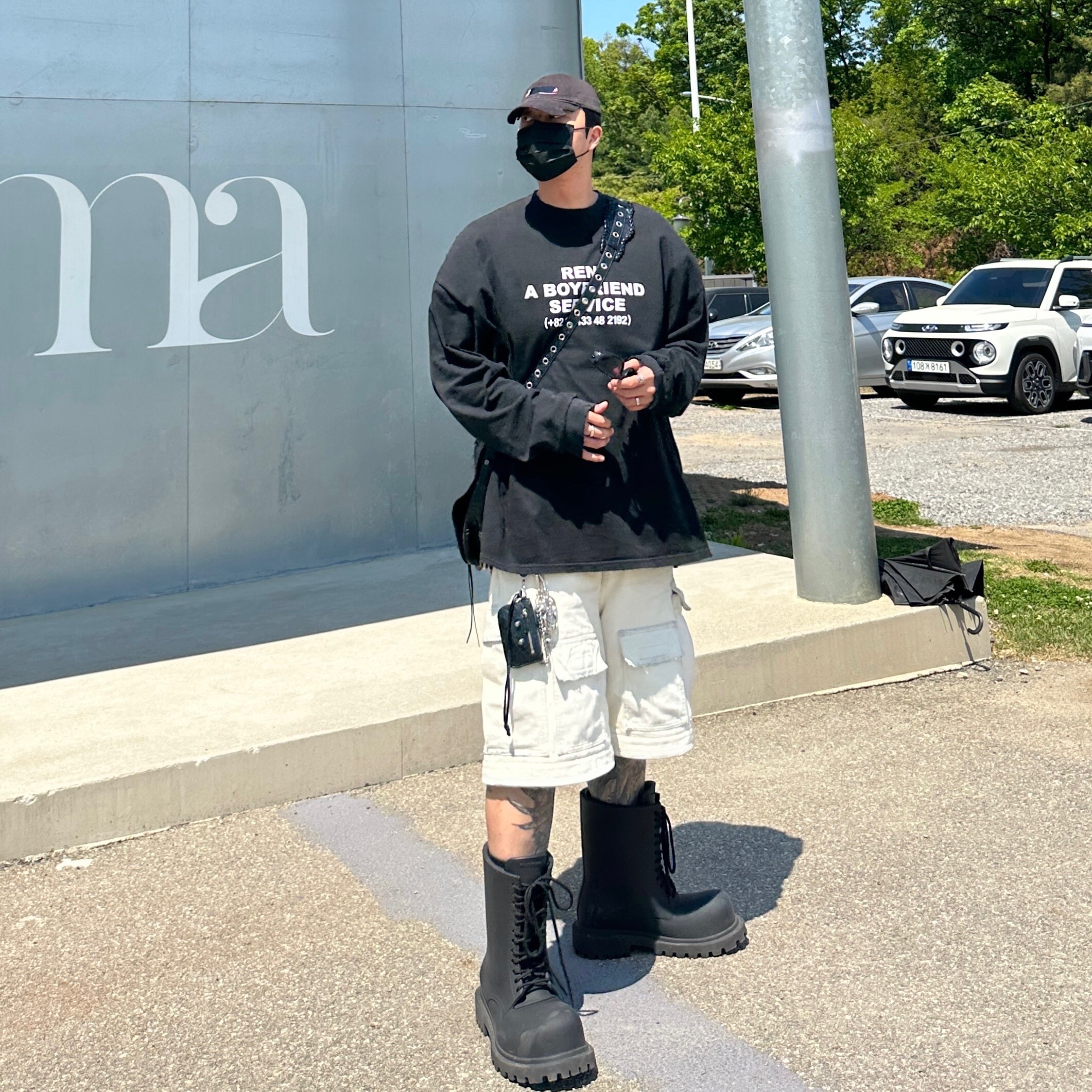 Balenciaga XL Army Boots Full Eva Black, Balenciaga Gaffer Cap Black 착용 스타일 - 2