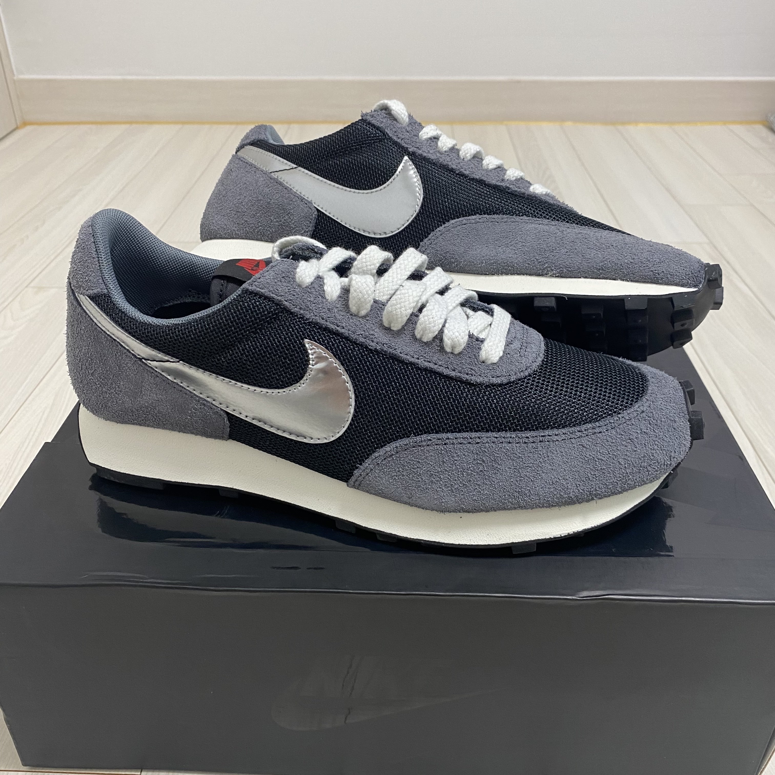 Nike Daybreak SP Black Metallic Silver 착용 스타일