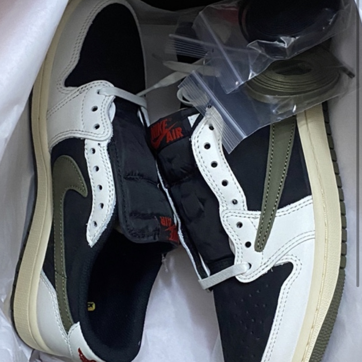 (W) Jordan 1 x Travis Scott Retro Low OG SP Medium Olive 착용 스타일 - 1