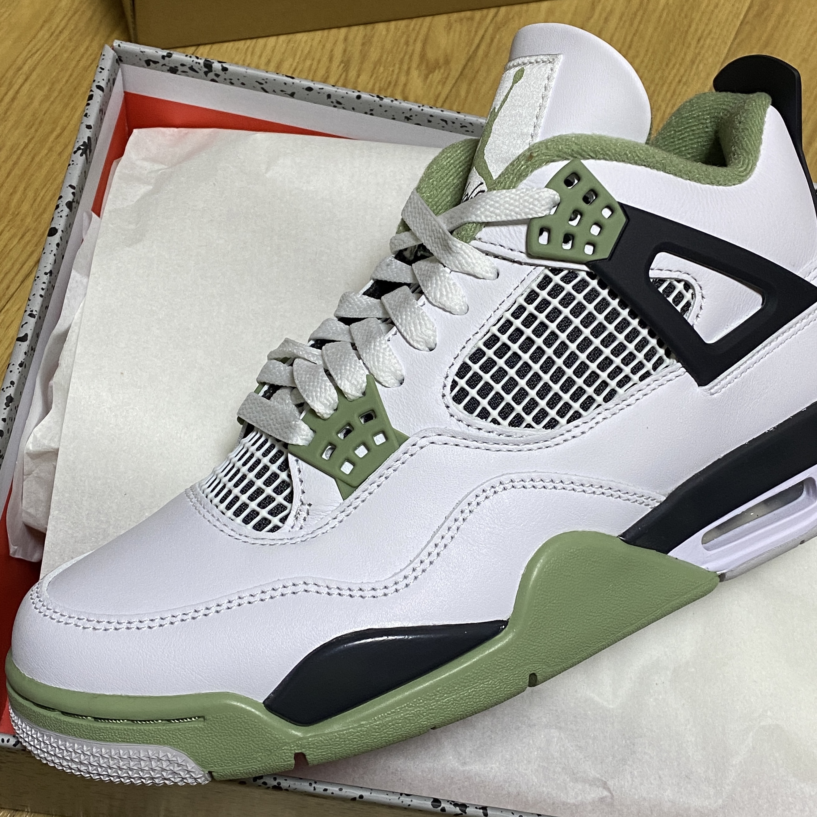 (W) Jordan 4 Retro Oil Green 착용 스타일