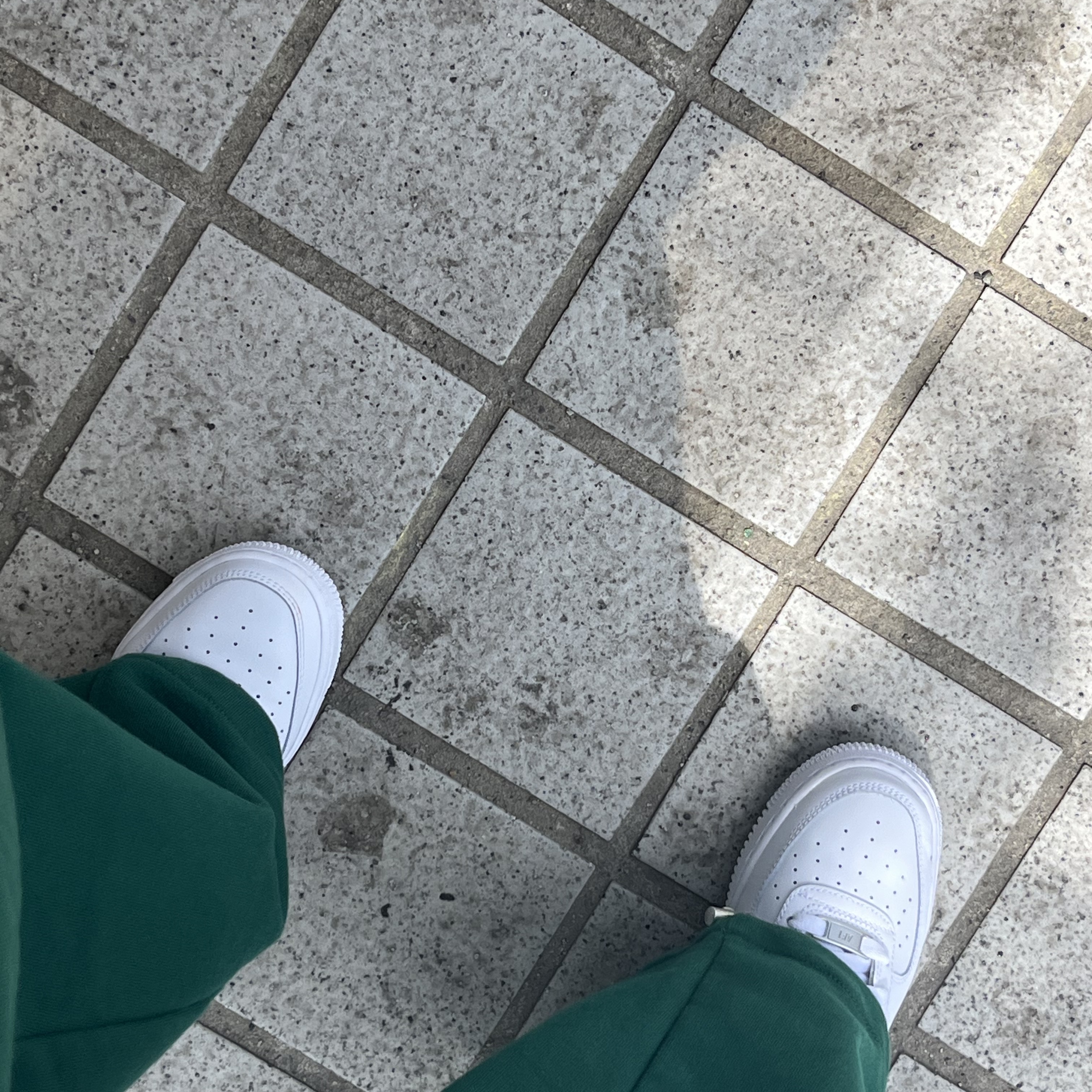 (GS) Nike Air Force 1 LE White 착용 스타일