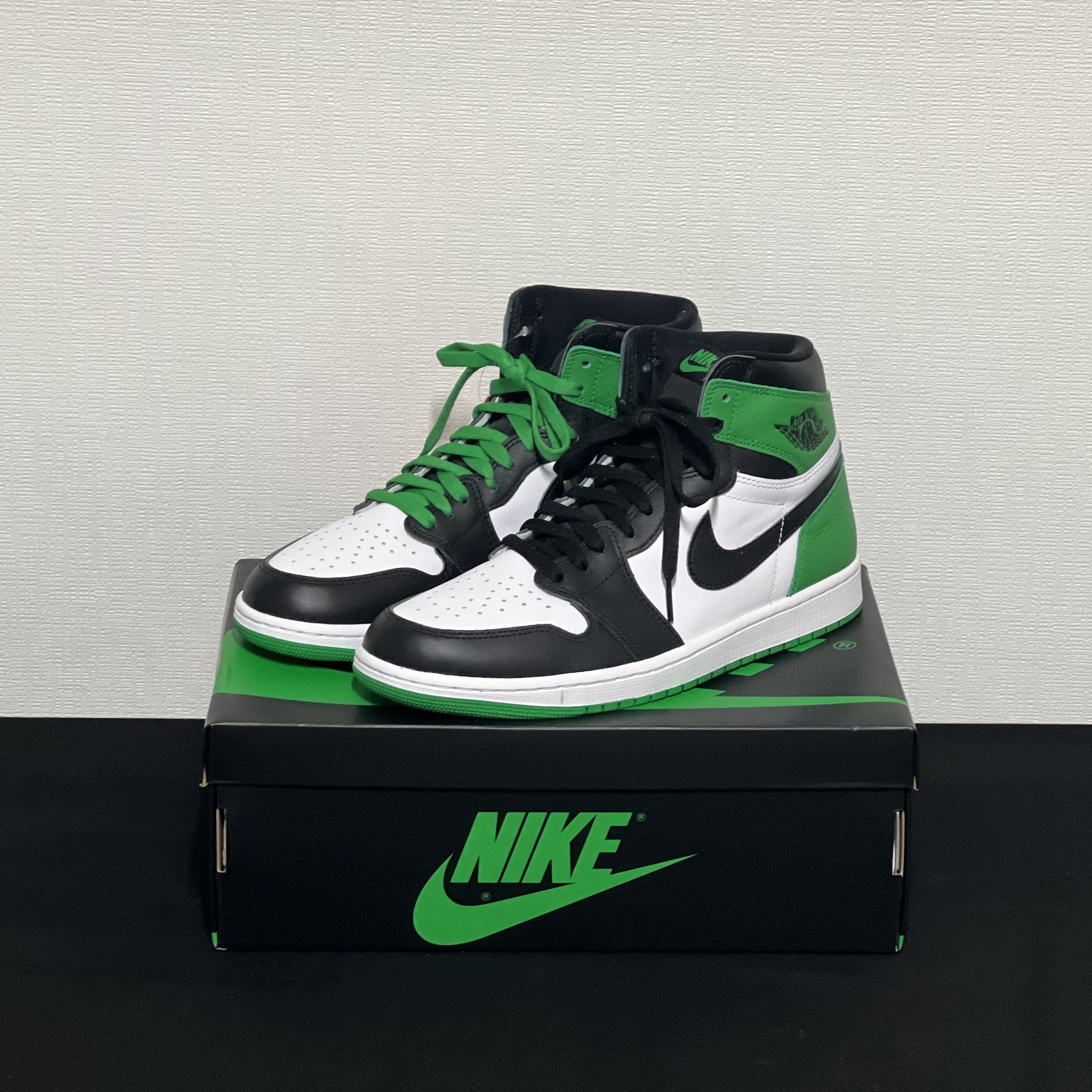 Jordan 1 Retro High OG Black and Lucky Green 착용 스타일