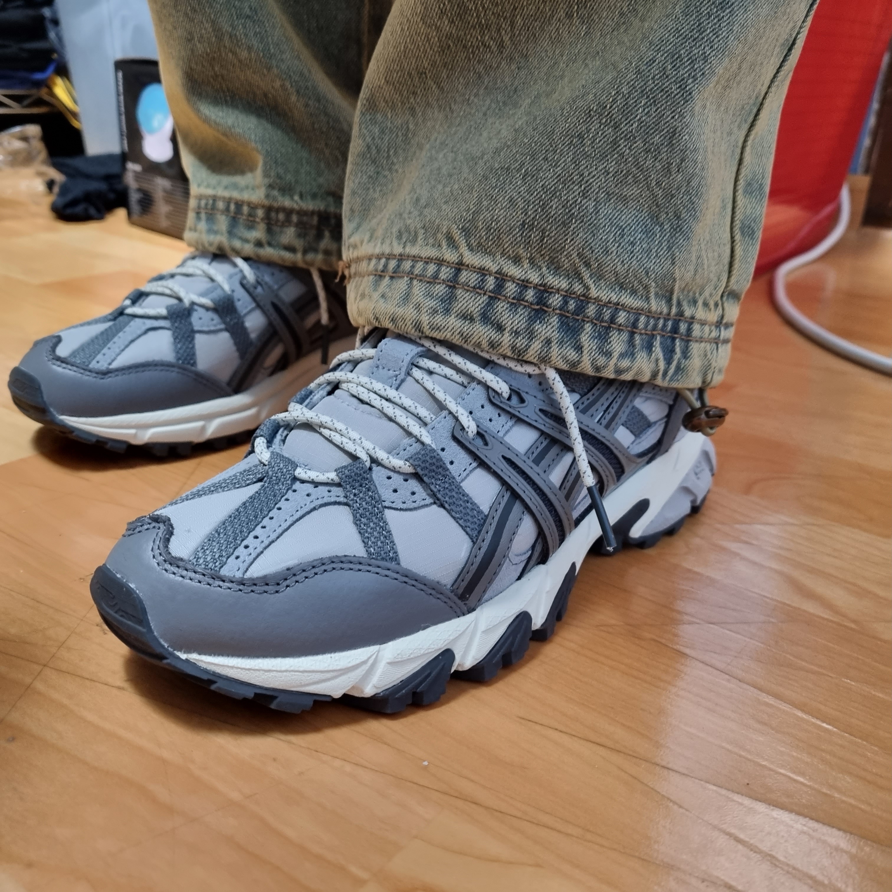 Asics Gel-Sonoma 15-50 Oyster Grey Clay Grey 착용 스타일 - 4