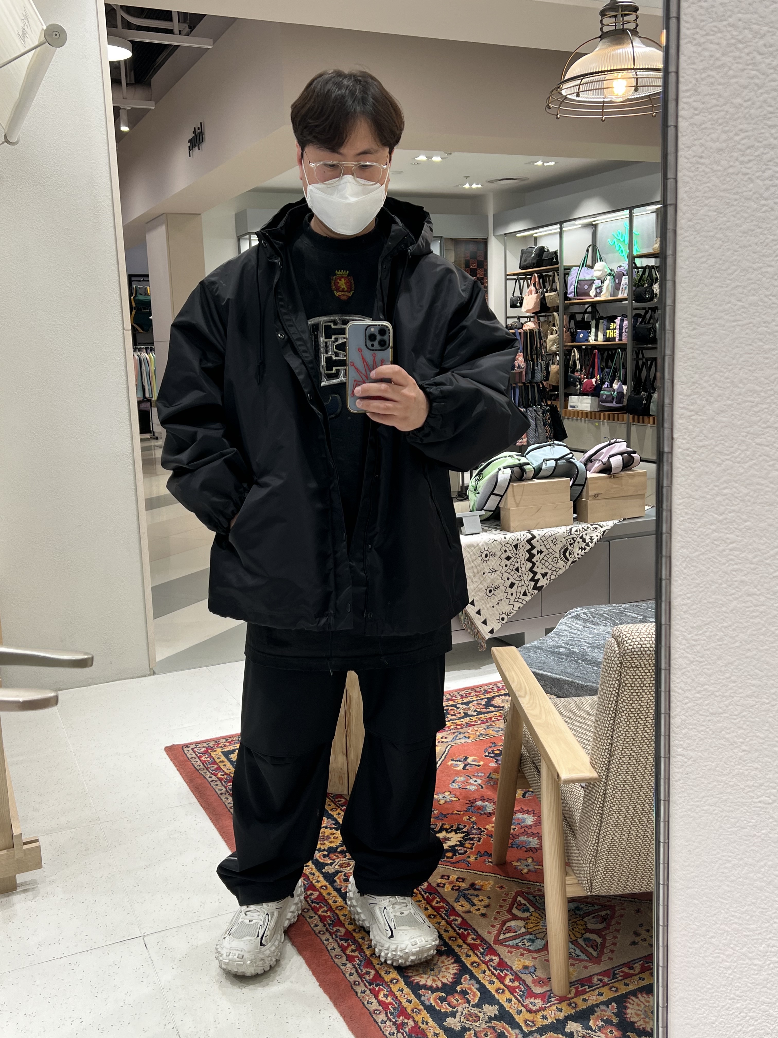 Juun.J Low Crotch Pants Black, Balenciaga Defender Sneakers Light Beige 착용 스타일 - 2