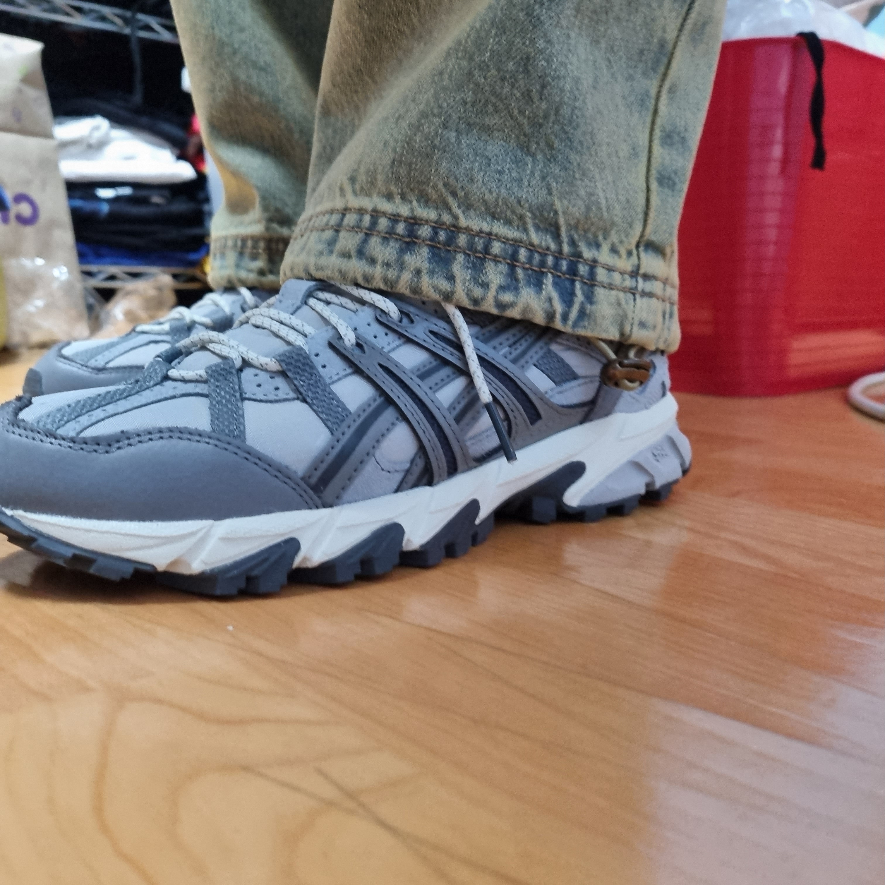 Asics Gel-Sonoma 15-50 Oyster Grey Clay Grey 착용 스타일 - 3