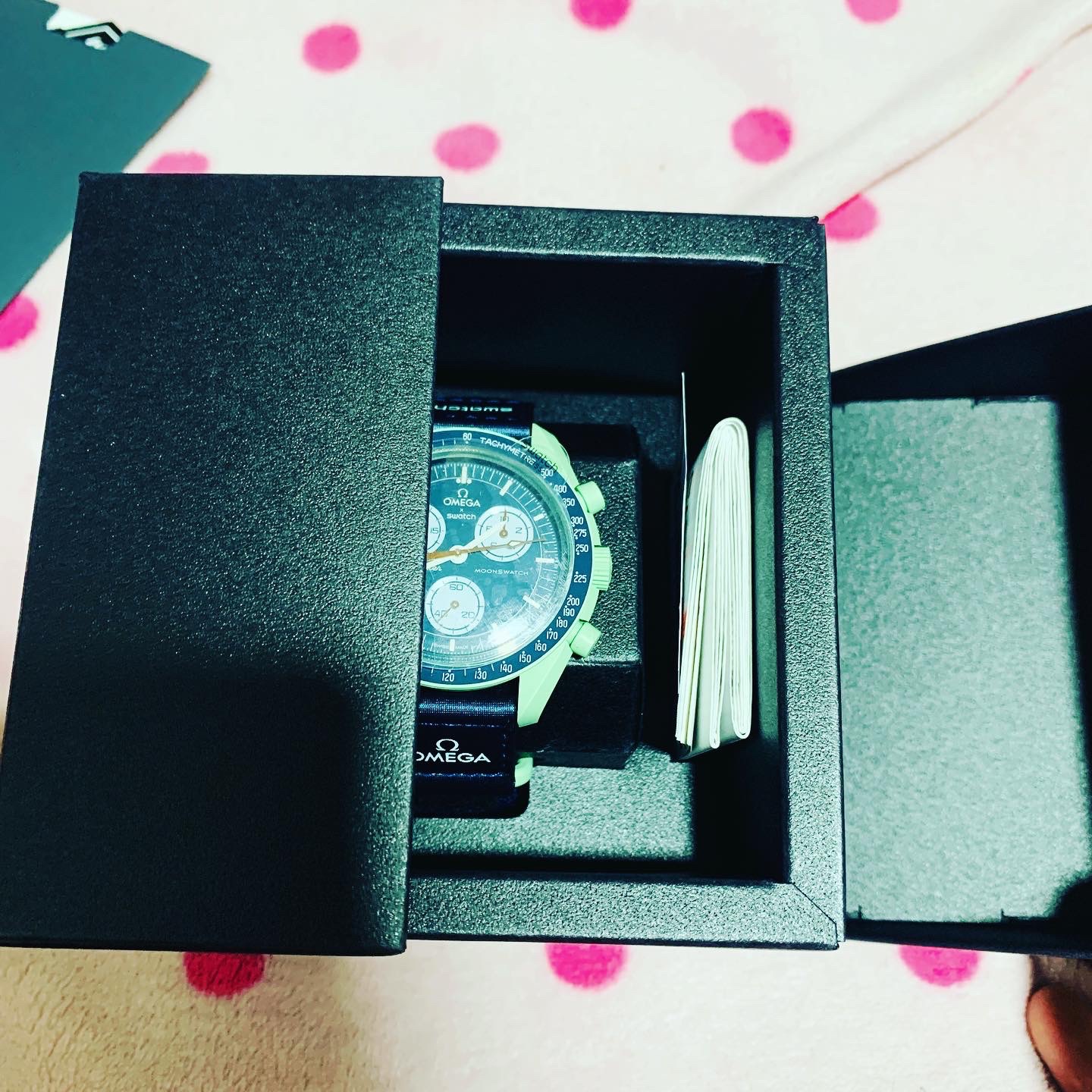 Swatch x Omega Bioceramic MoonSwatch Mission On Earth 착용 스타일