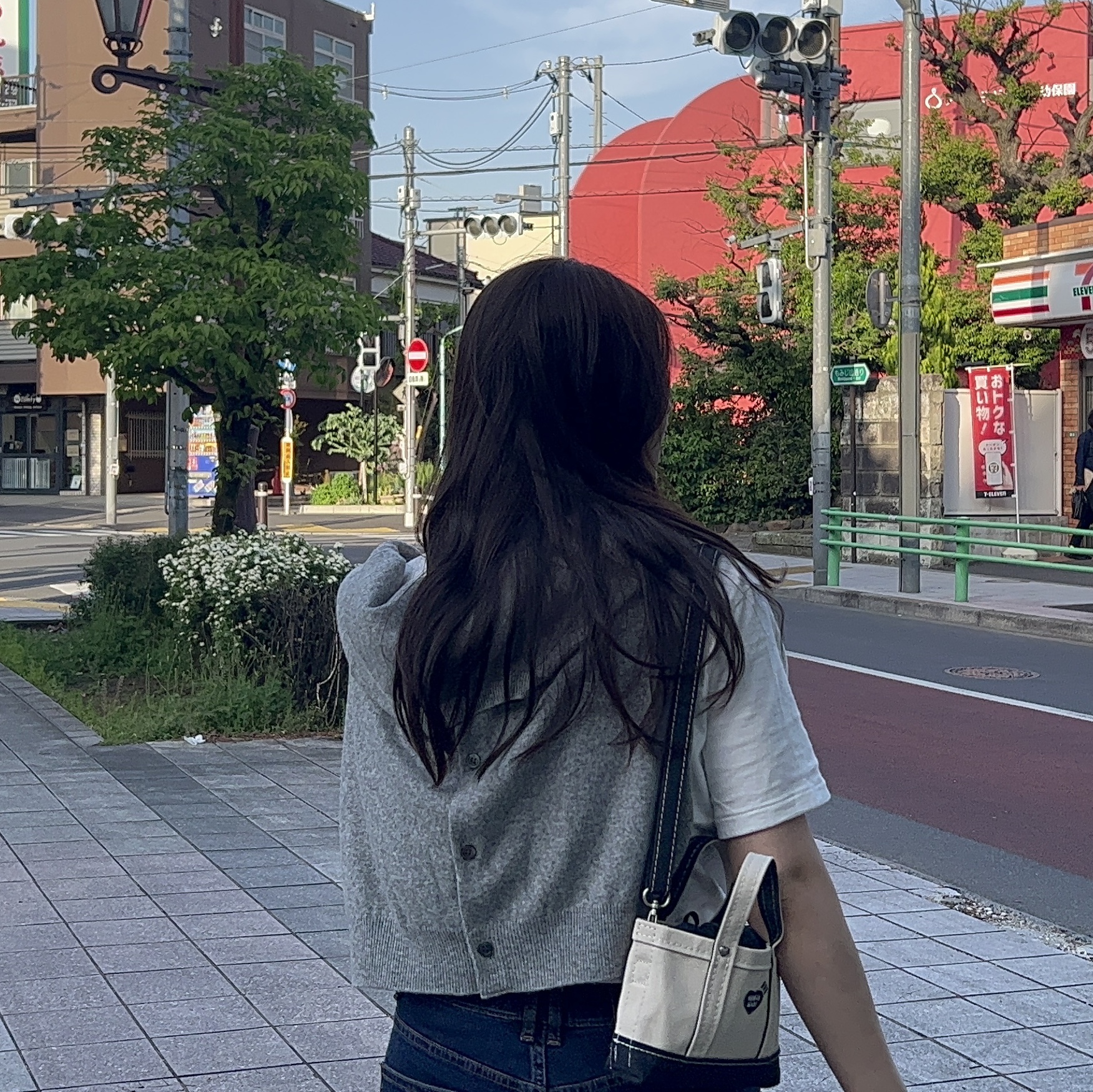 휴먼 메이드 헤비 캔버스 미니 숄더 토트 네이비 착용 스타일 - 3