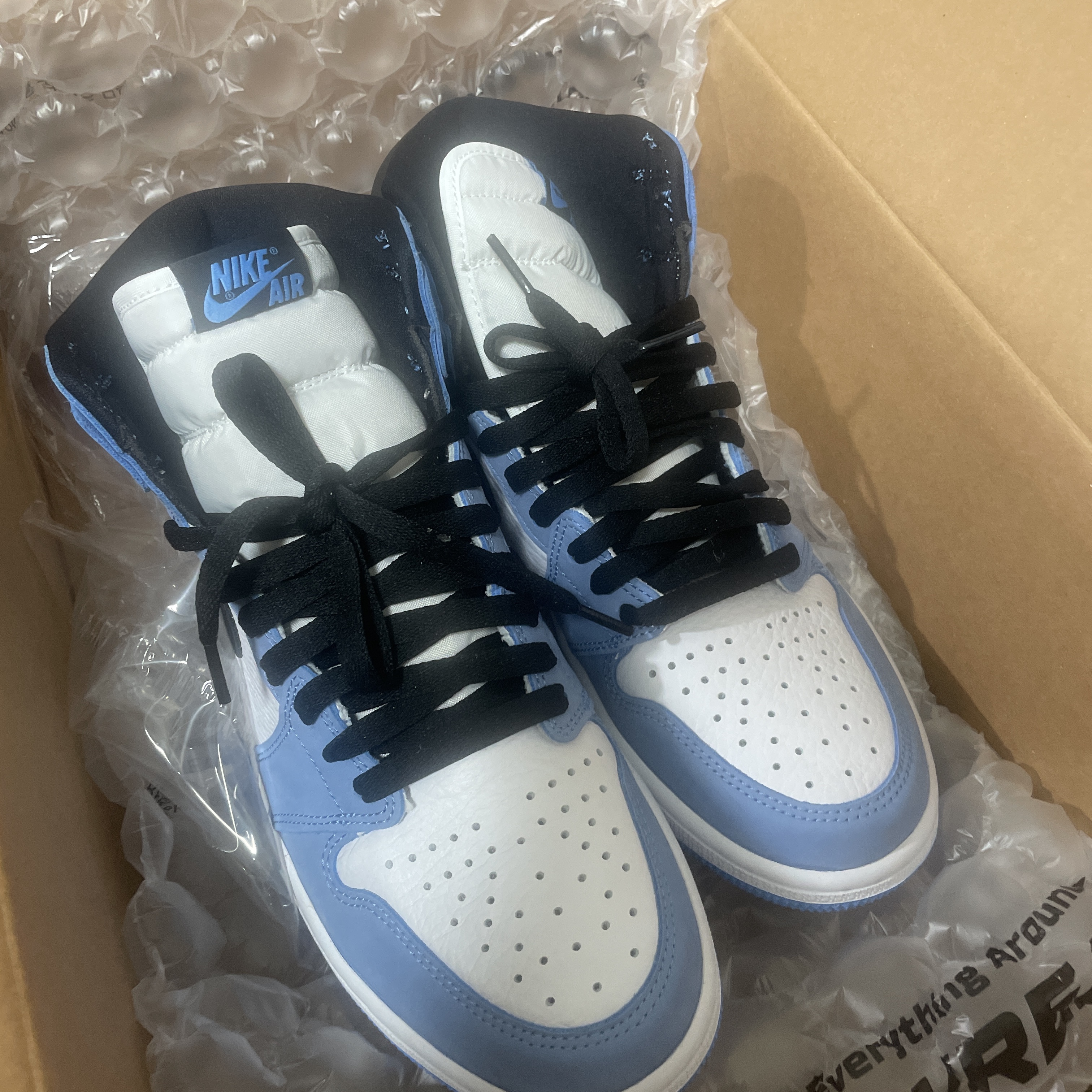Jordan 1 Retro High OG University Blue 착용 스타일
