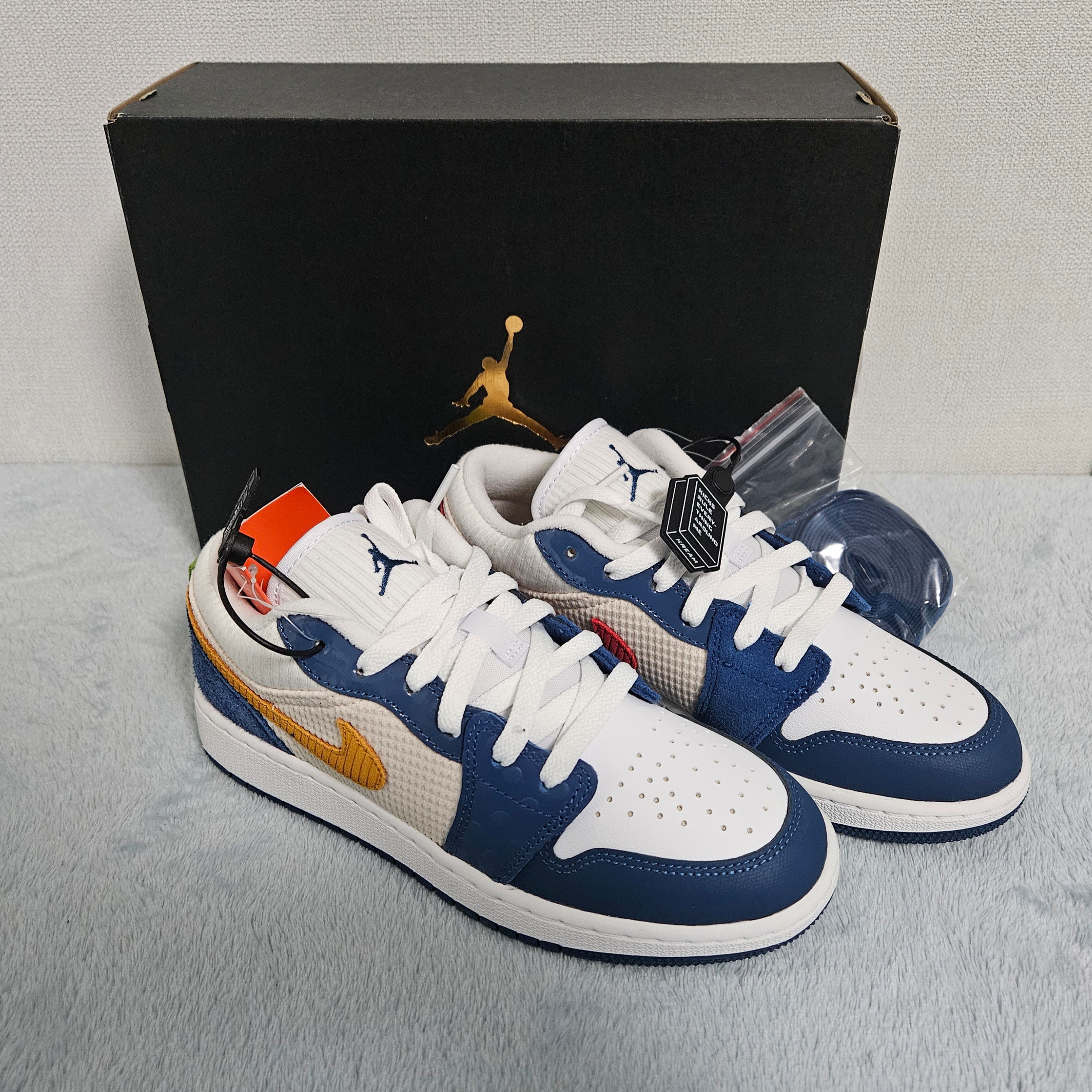 (GS) Jordan 1 Low SE French Blue Chutney White 착용 스타일 - 2