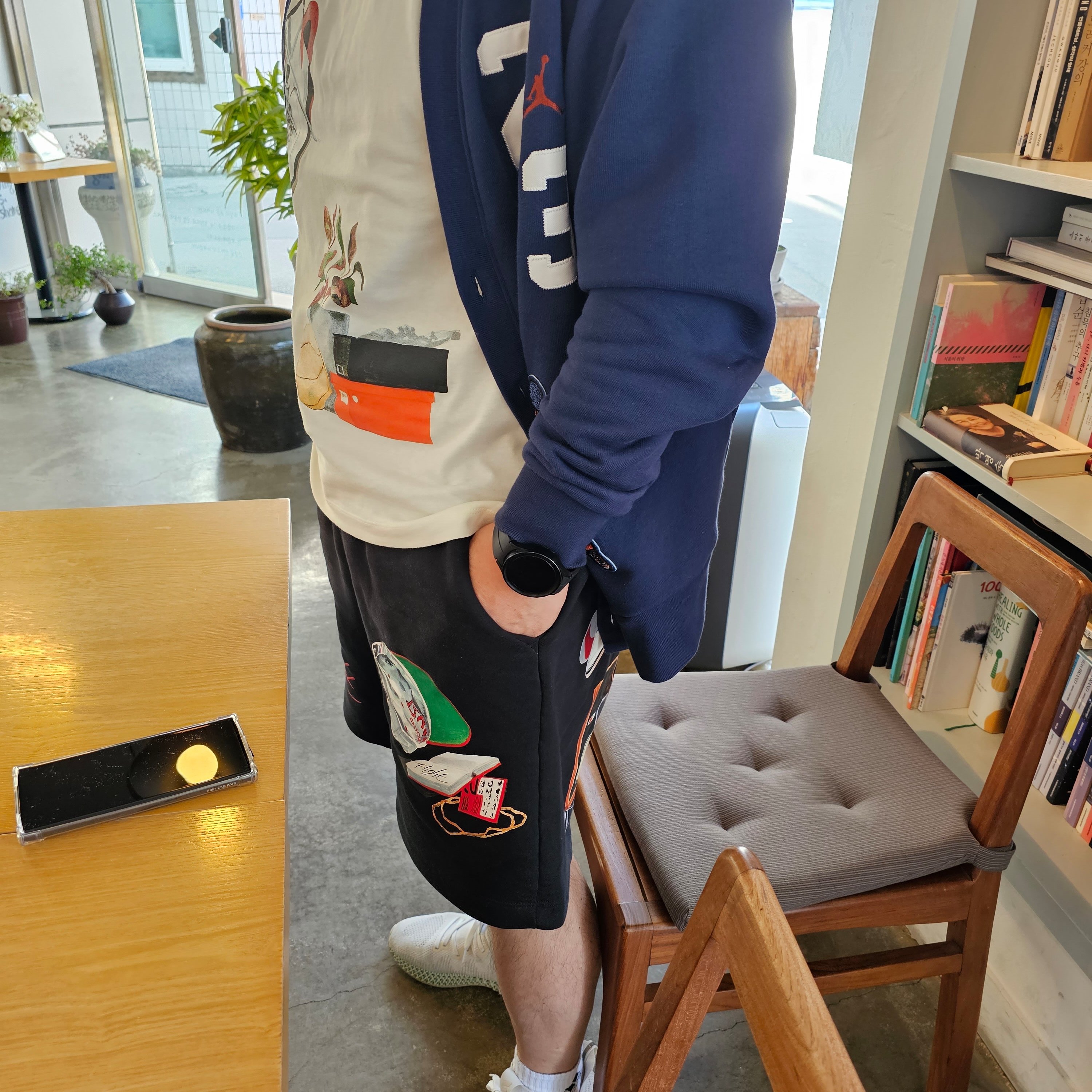 Jordan Flight Artist Series By Jacob Rochester Graphic S/S T-Shirt Sail - Asia, Jordan Flight Artist Series By Jacob Rochester Fleece Shorts Black - Asia 착용 스타일 - 2