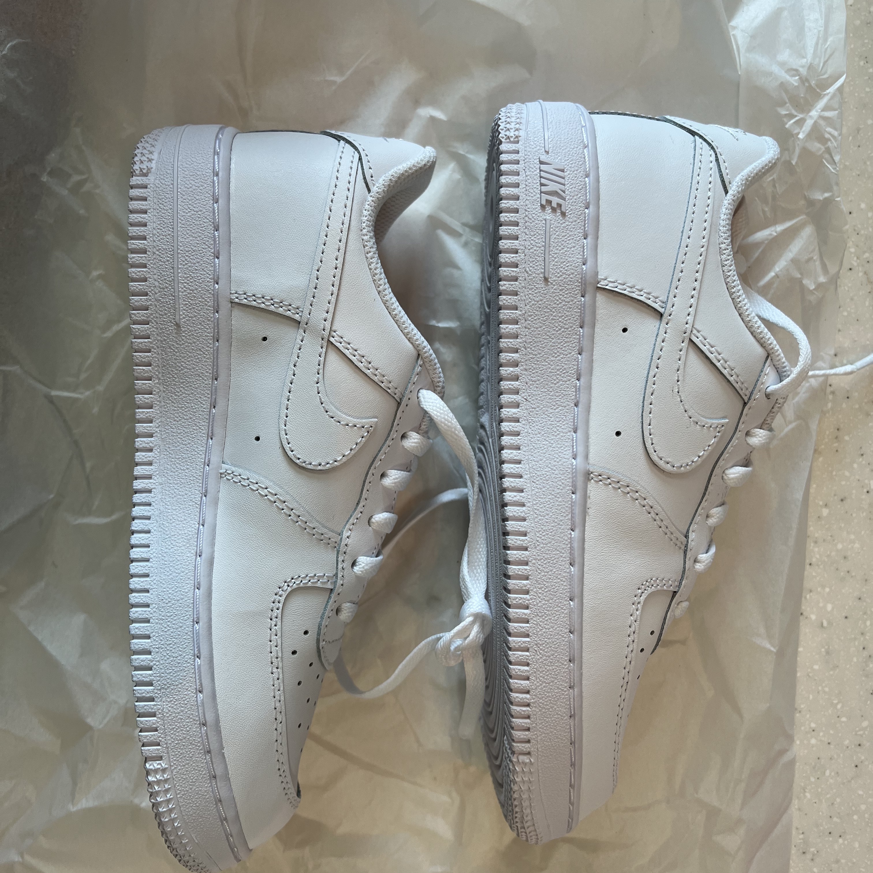 (PS) Nike Force 1 LE Triple White 착용 스타일