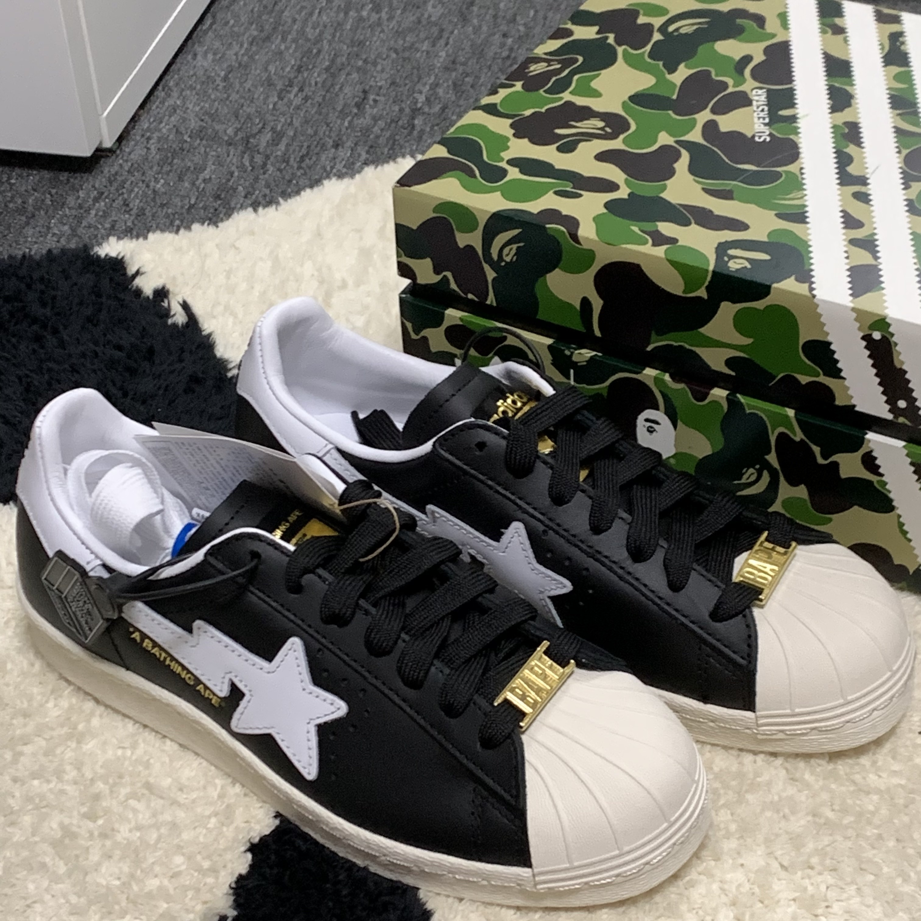 Adidas x BAPE Superstar 80s Core Black Off White 착용 스타일